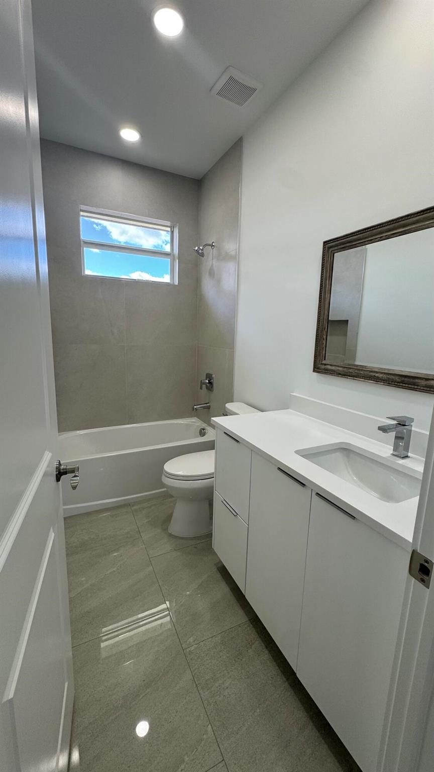 LAKEWOOD GARDENS PL 1 IN - Residential Lease