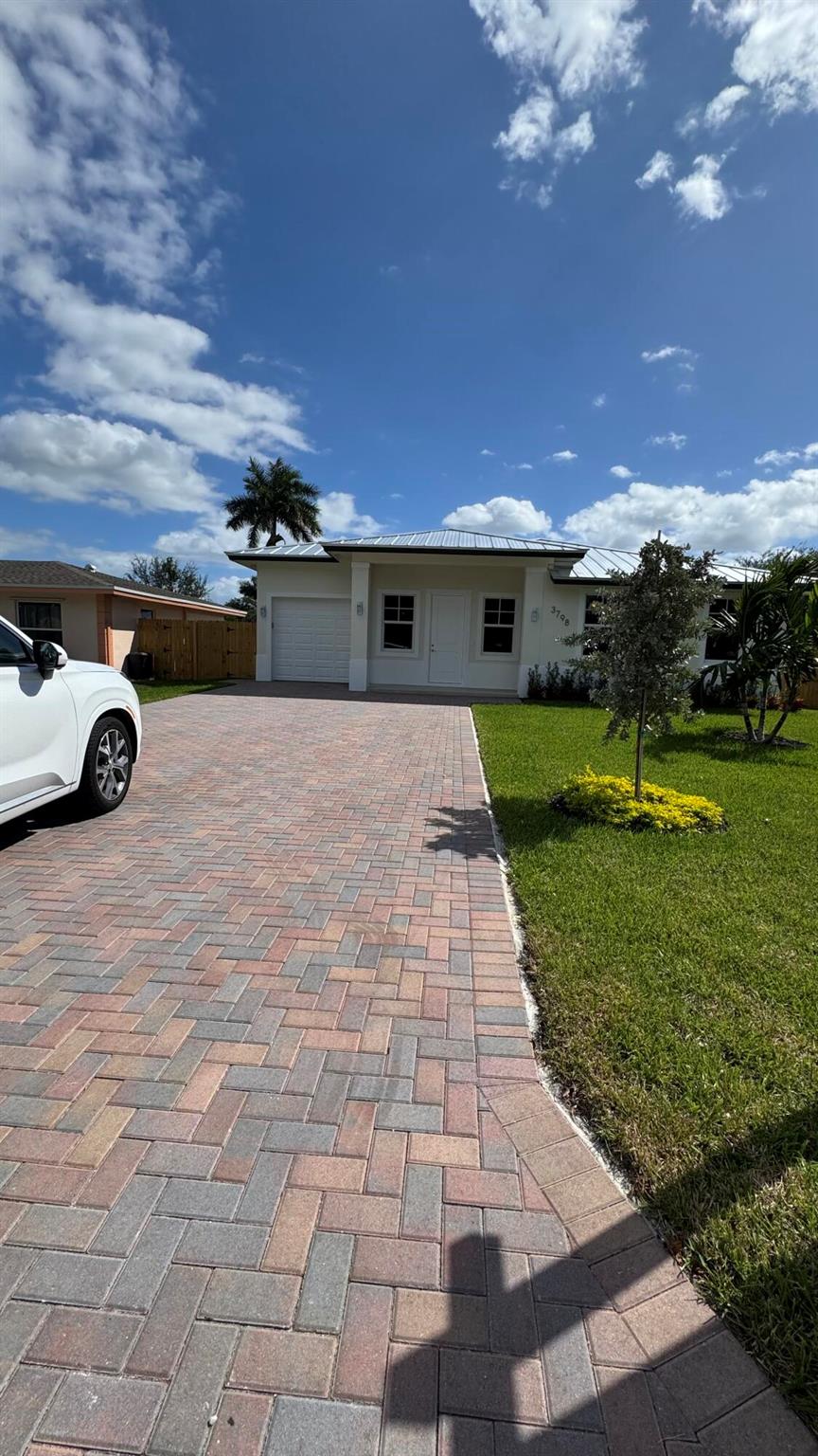 LAKEWOOD GARDENS PL 1 IN - Residential Lease