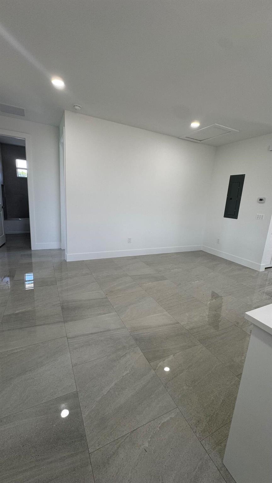 LAKEWOOD GARDENS PL 1 IN - Residential Lease