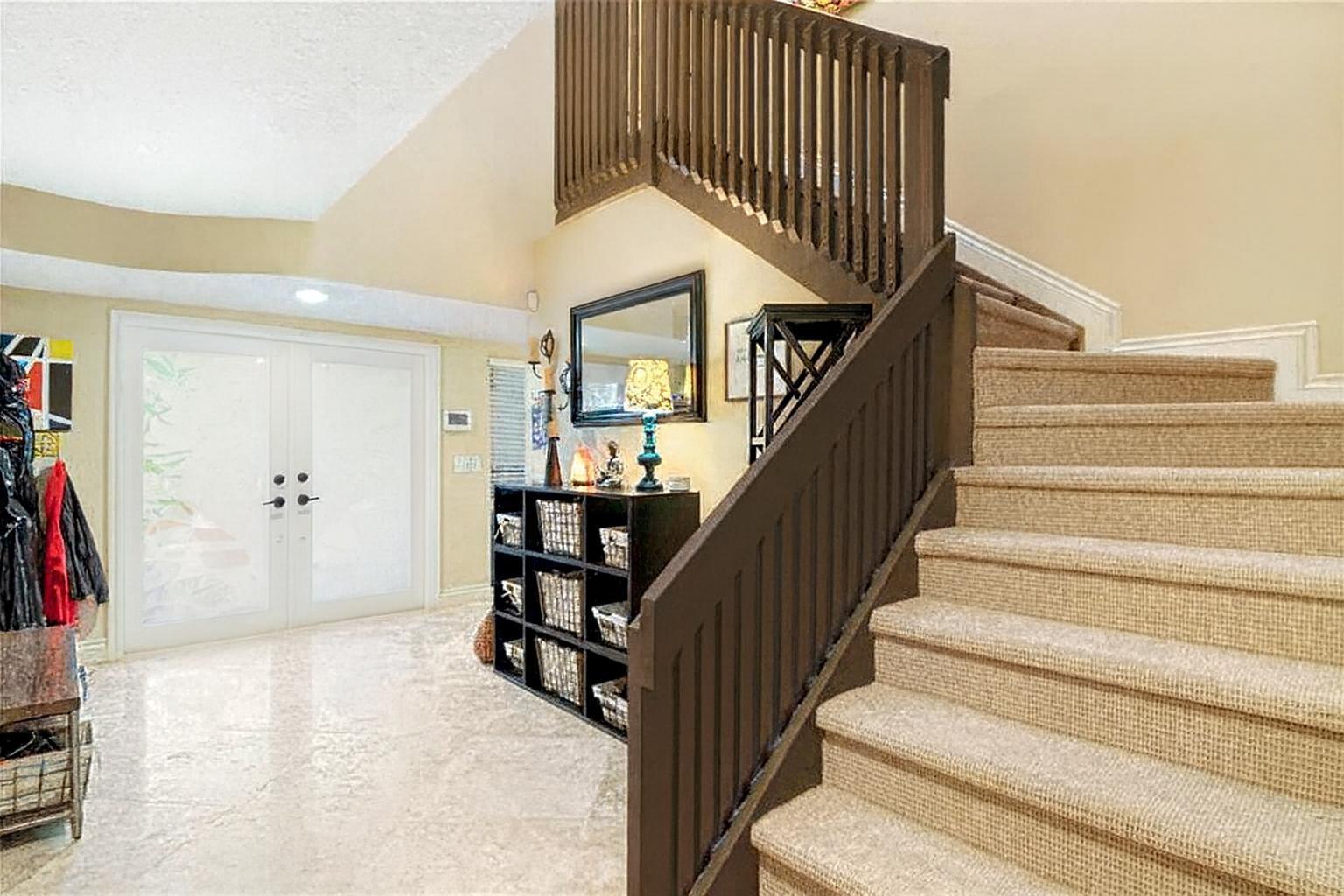 Glenoaks 113-41 B - Residential