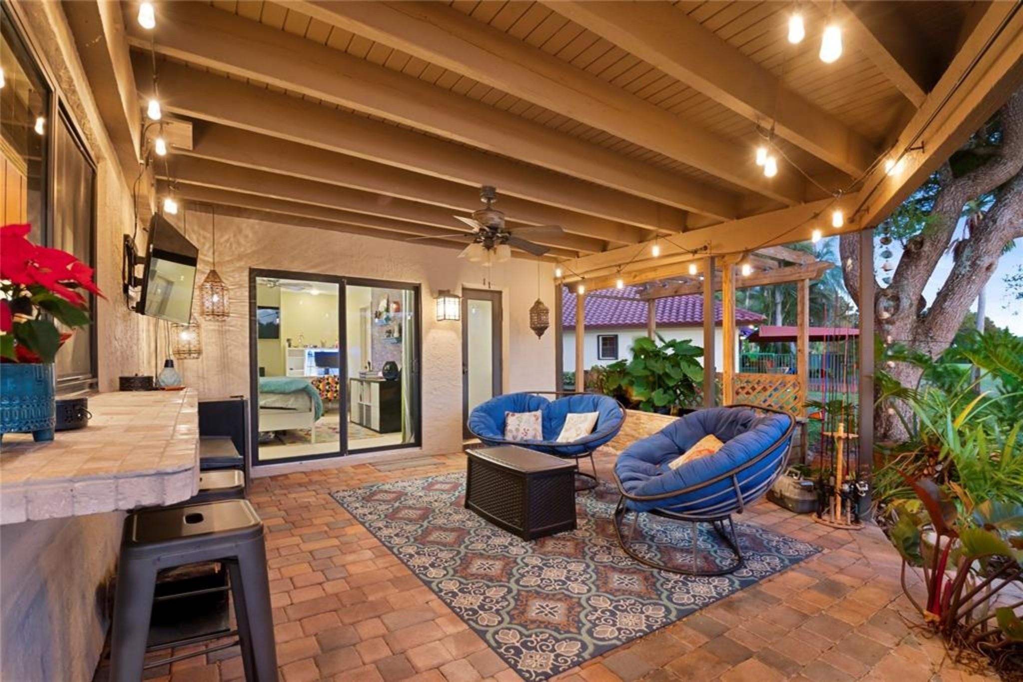 Glenoaks 113-41 B - Residential