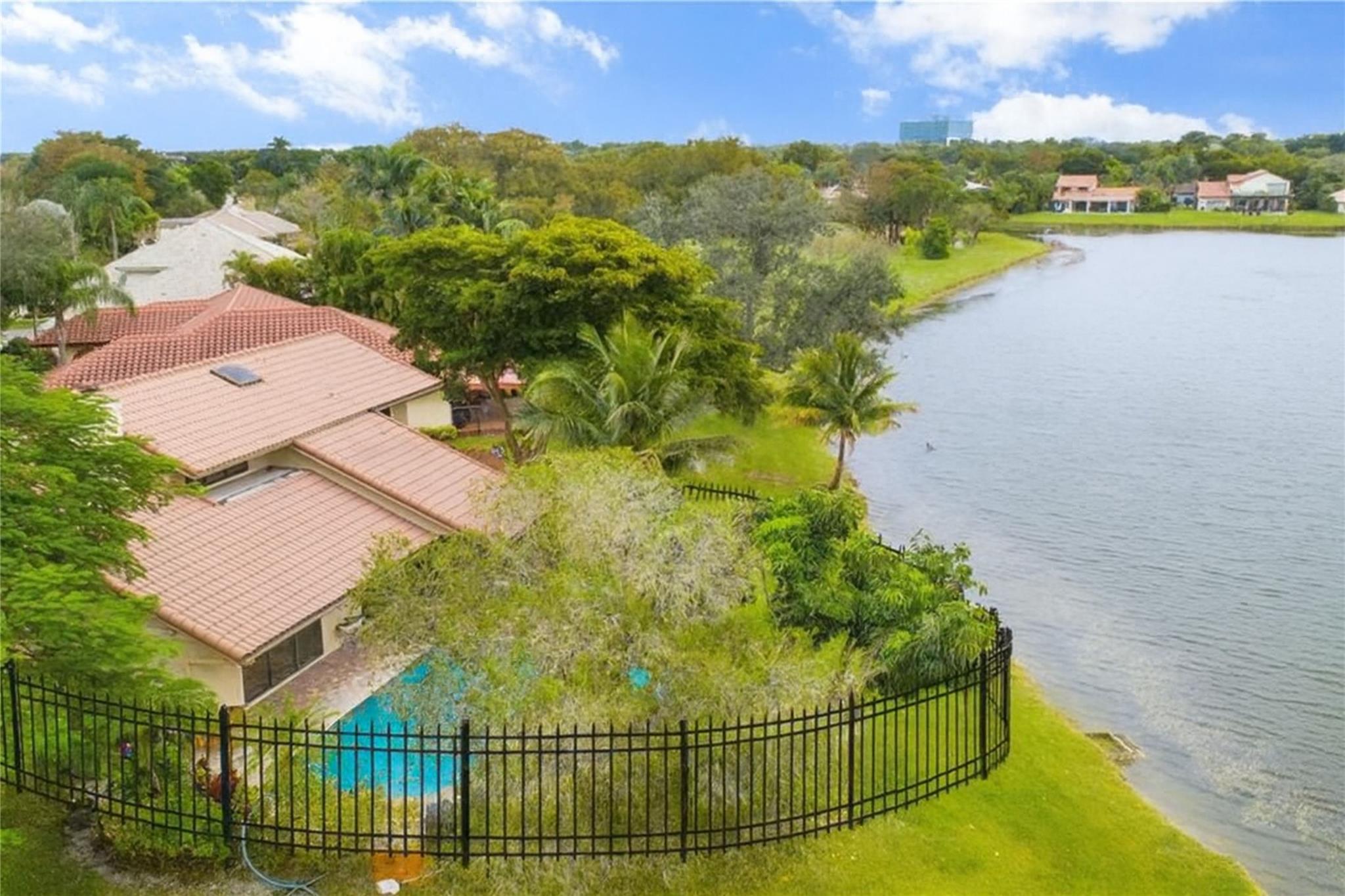 Glenoaks 113-41 B - Residential