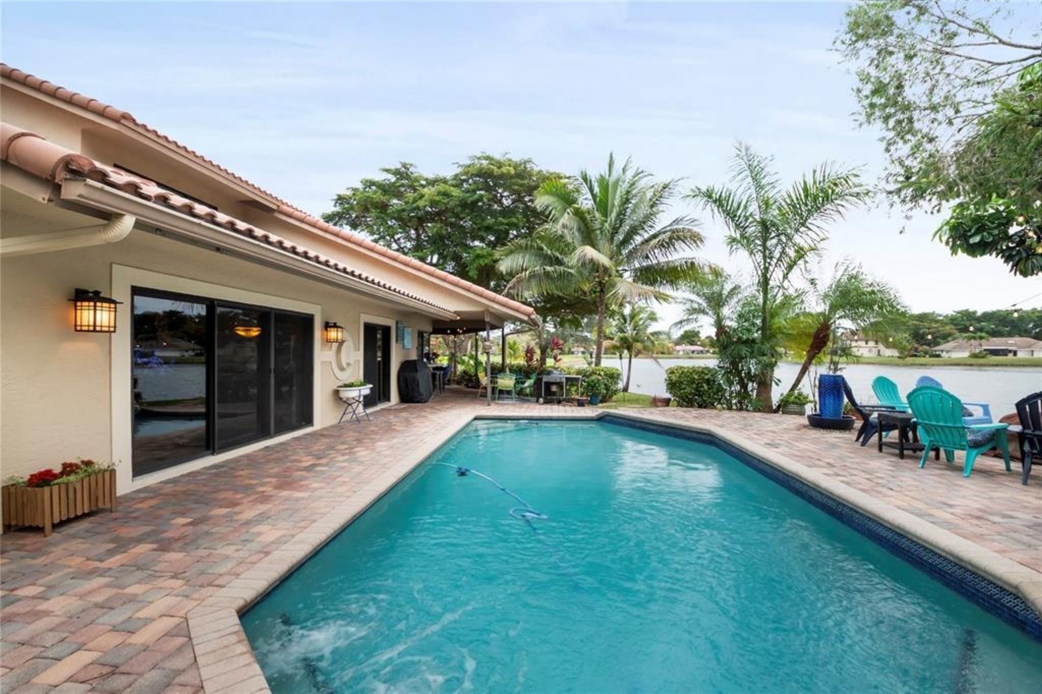 Glenoaks 113-41 B - Residential