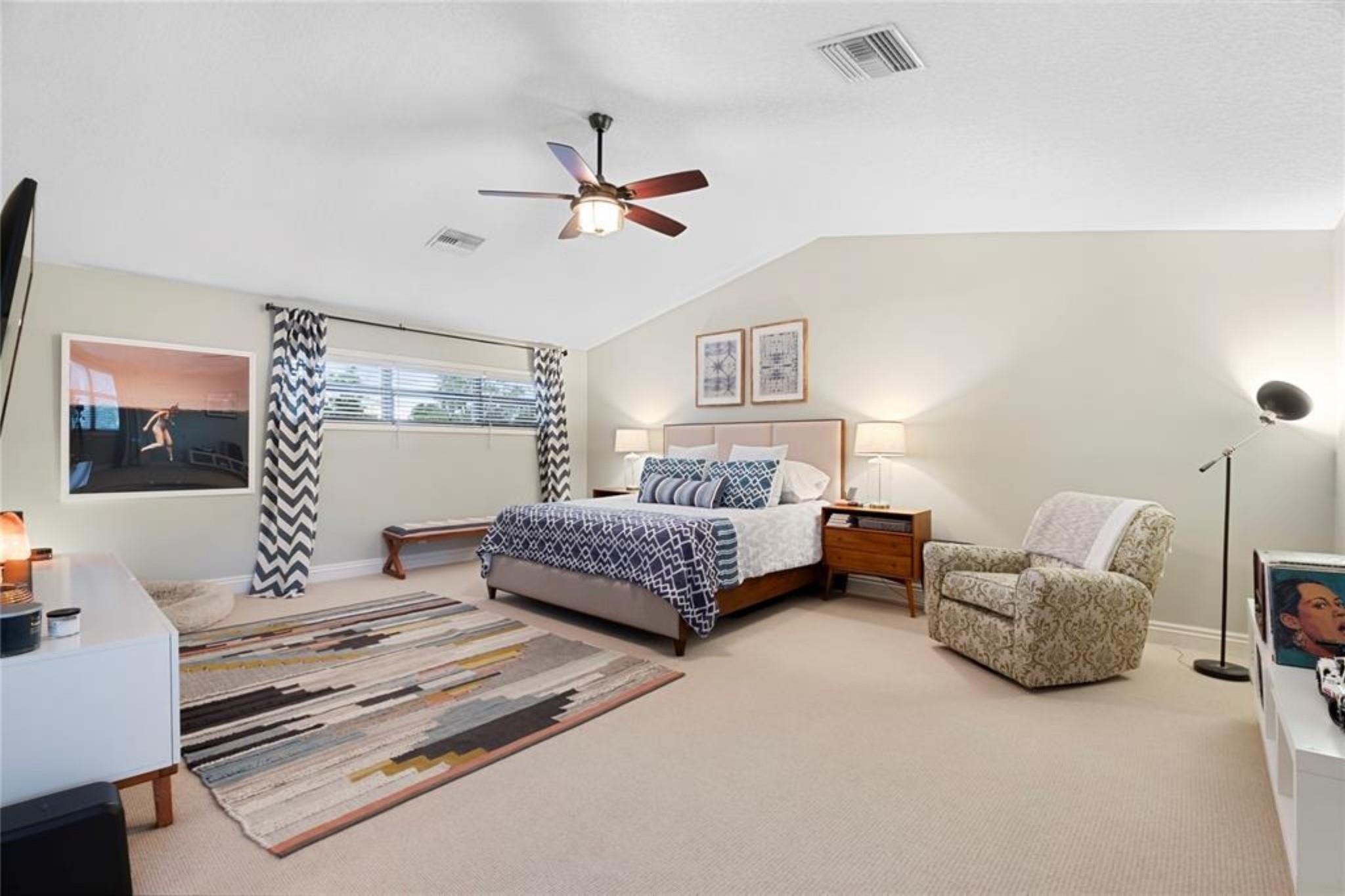 Glenoaks 113-41 B - Residential