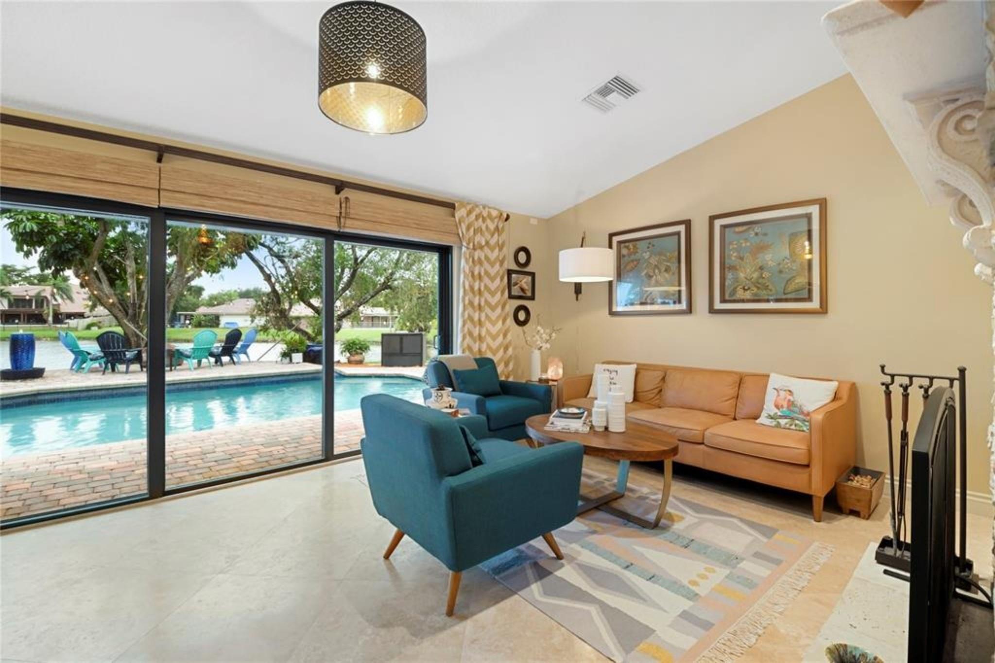 Glenoaks 113-41 B - Residential