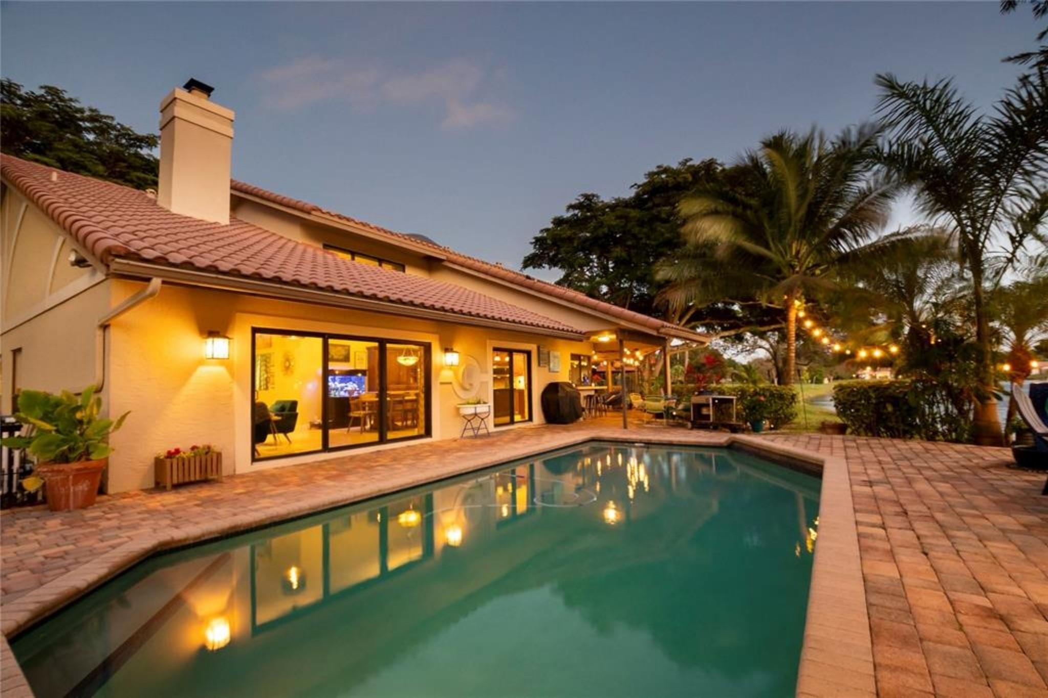 Glenoaks 113-41 B - Residential