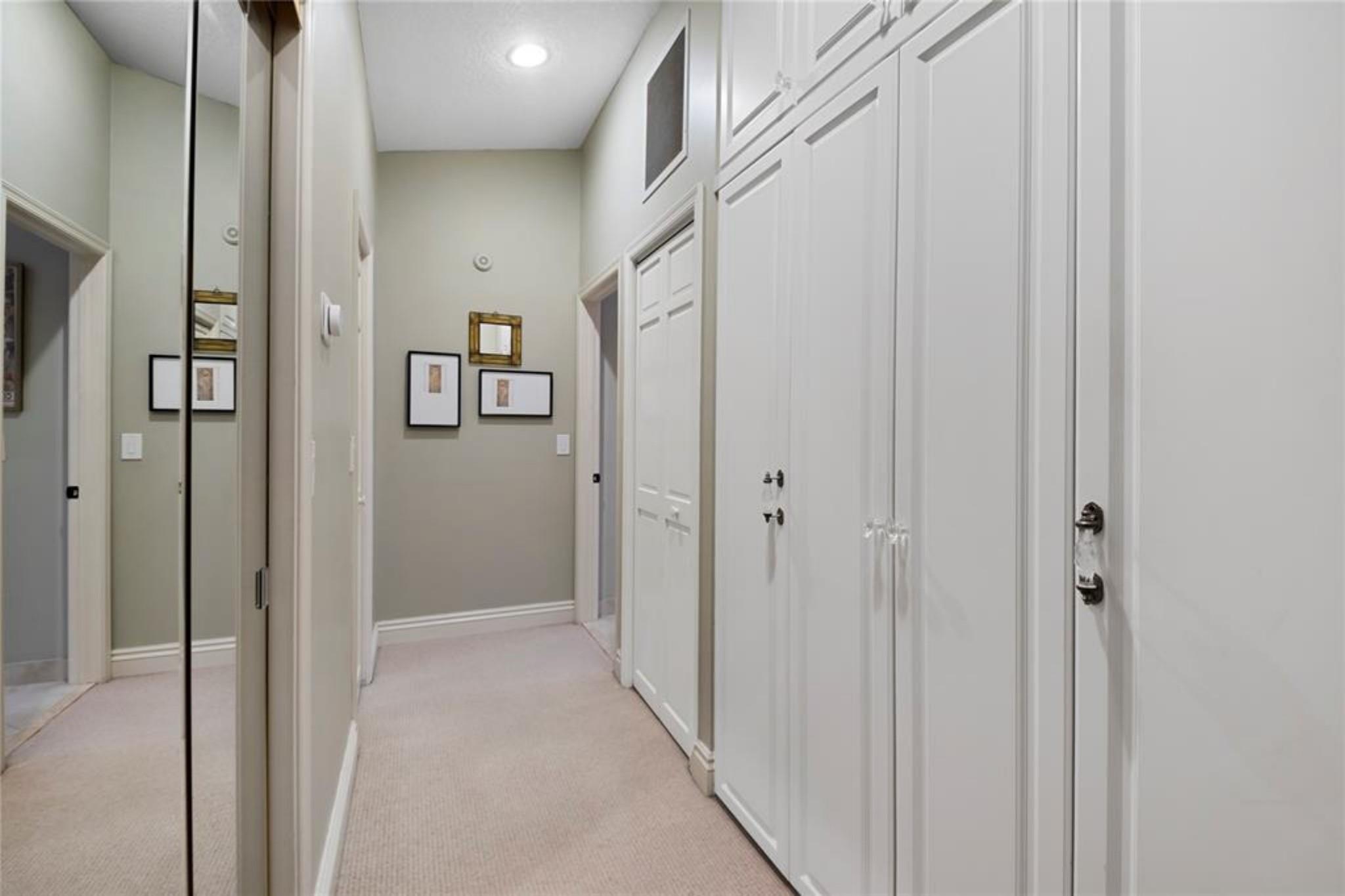 Glenoaks 113-41 B - Residential
