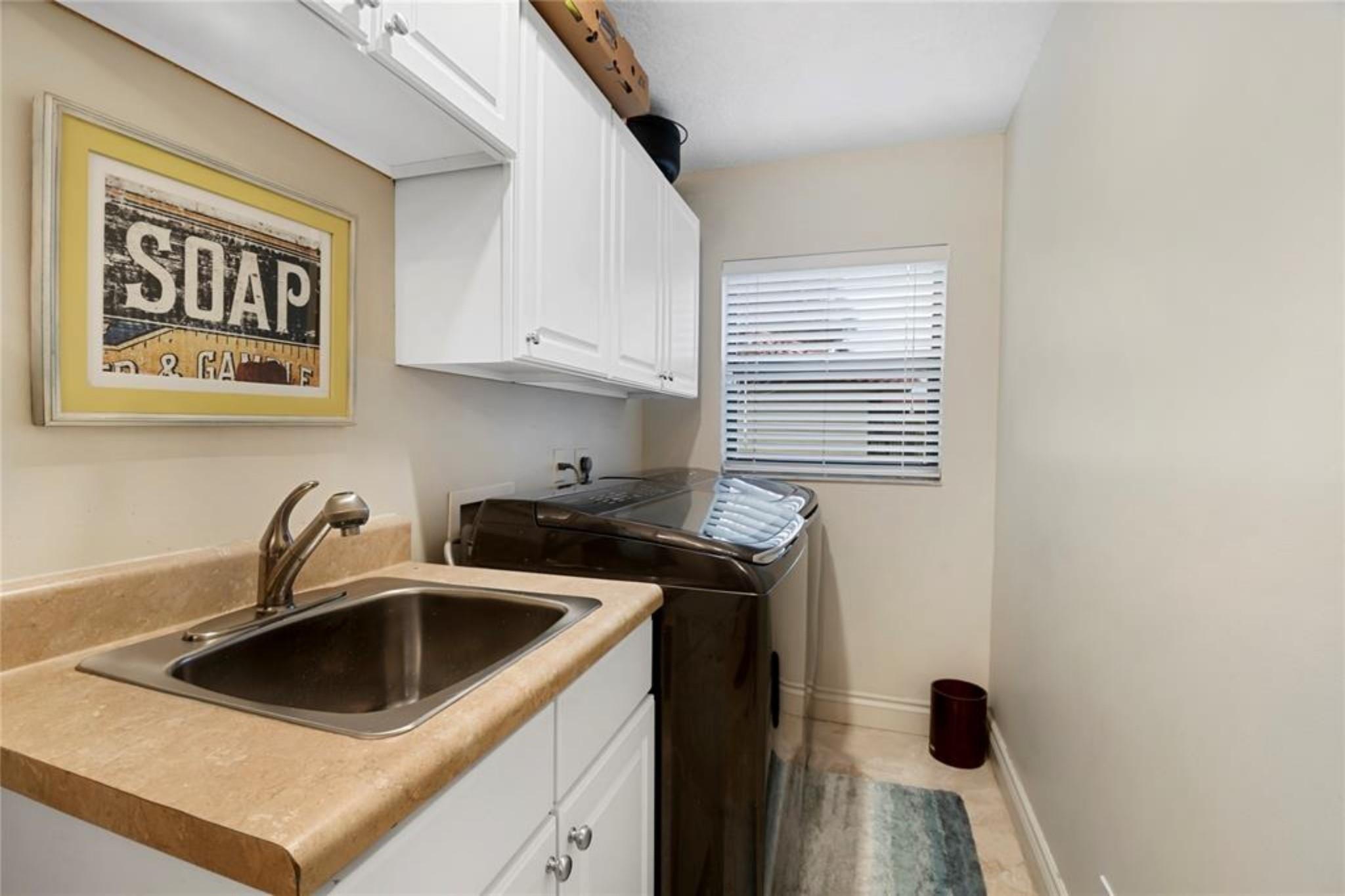 Glenoaks 113-41 B - Residential