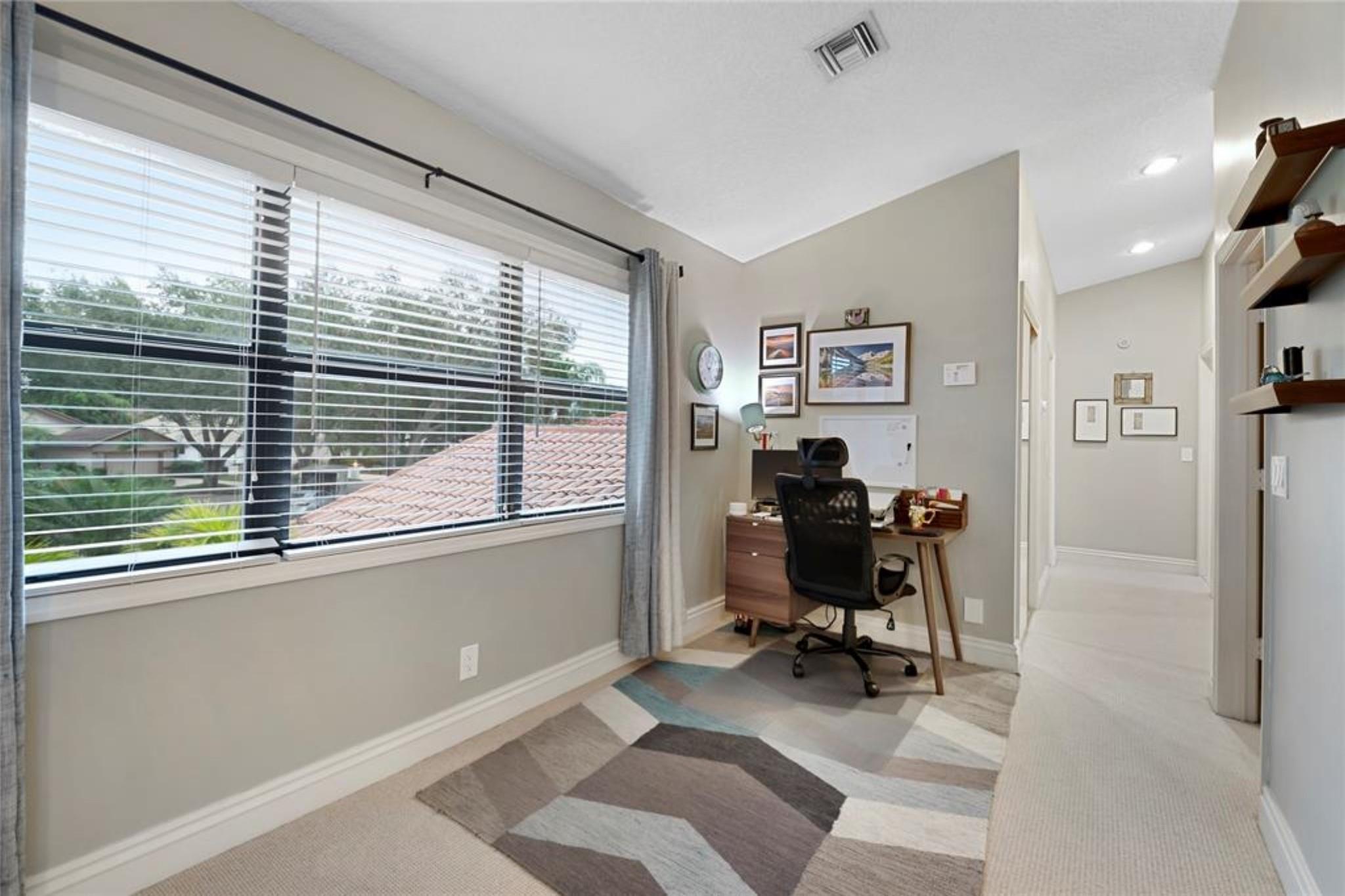 Glenoaks 113-41 B - Residential