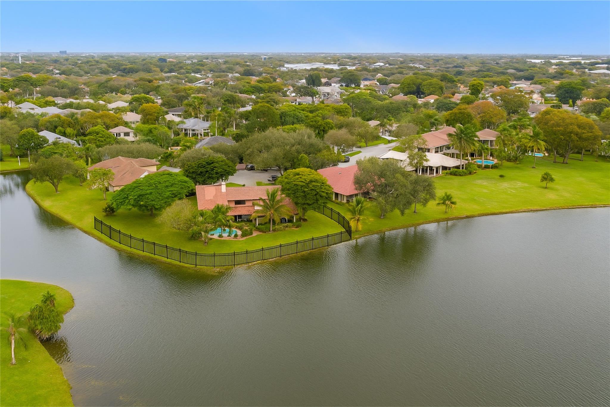 Glenoaks 113-41 B - Residential