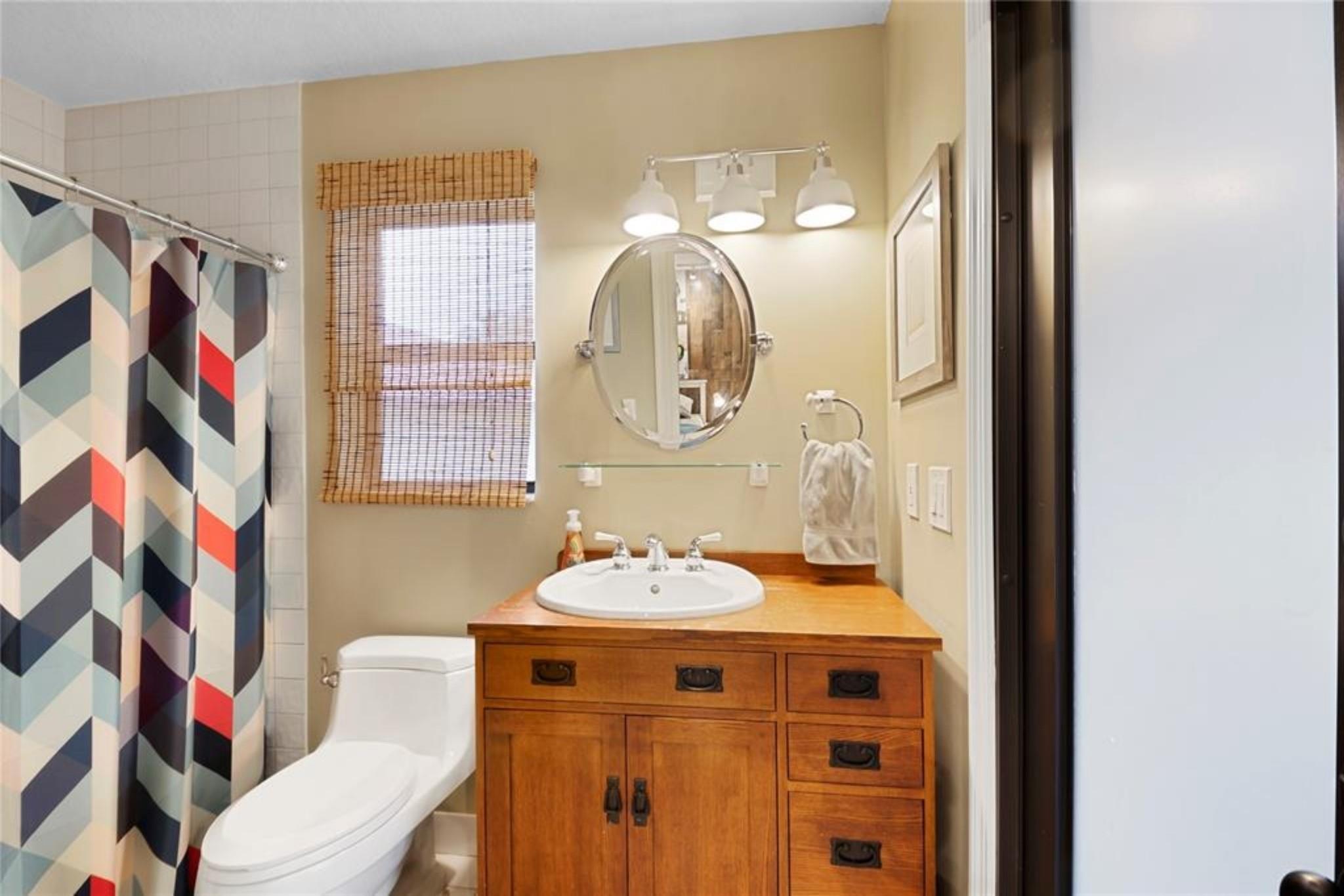 Glenoaks 113-41 B - Residential