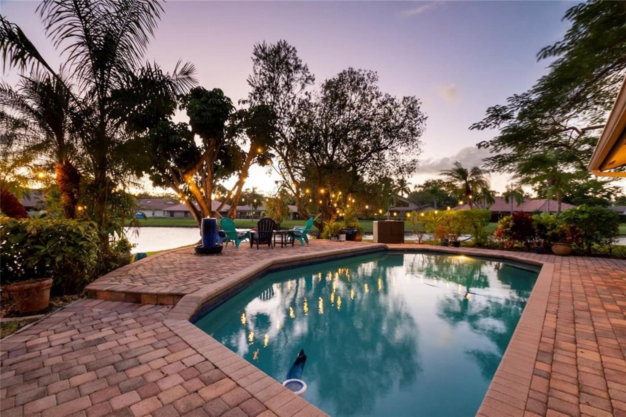Glenoaks 113-41 B - Residential