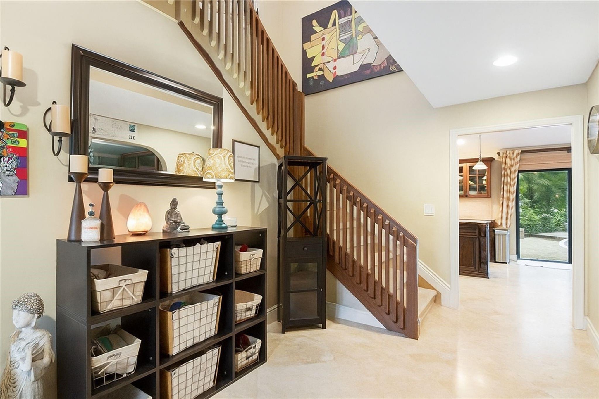 Glenoaks 113-41 B - Residential
