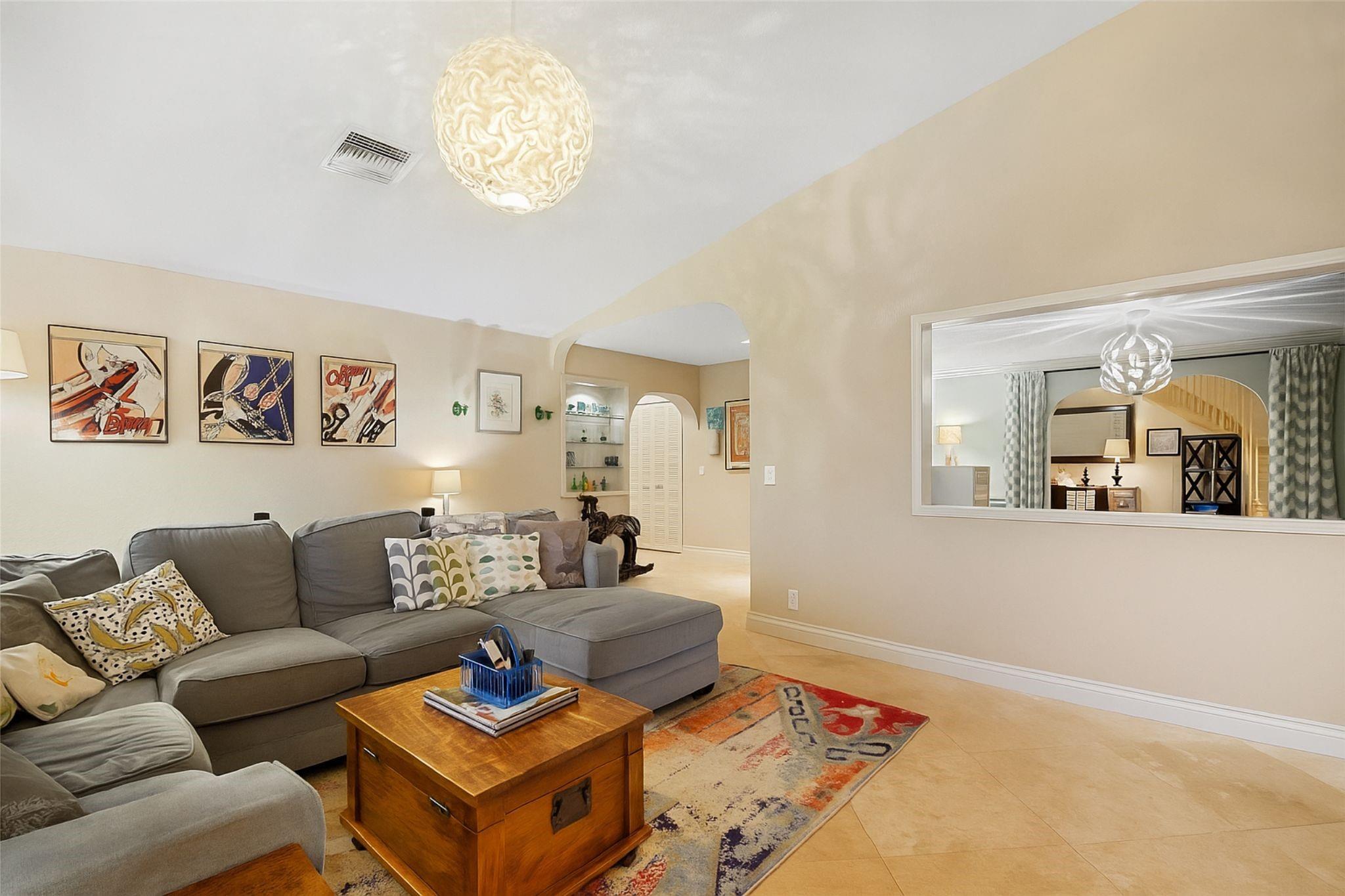 Glenoaks 113-41 B - Residential
