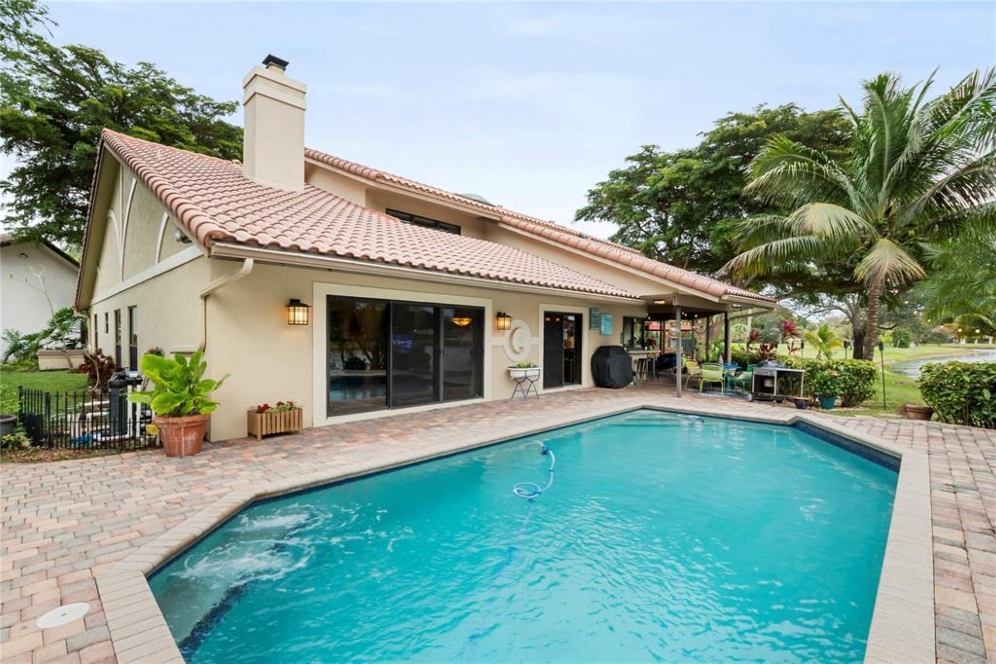 Glenoaks 113-41 B - Residential