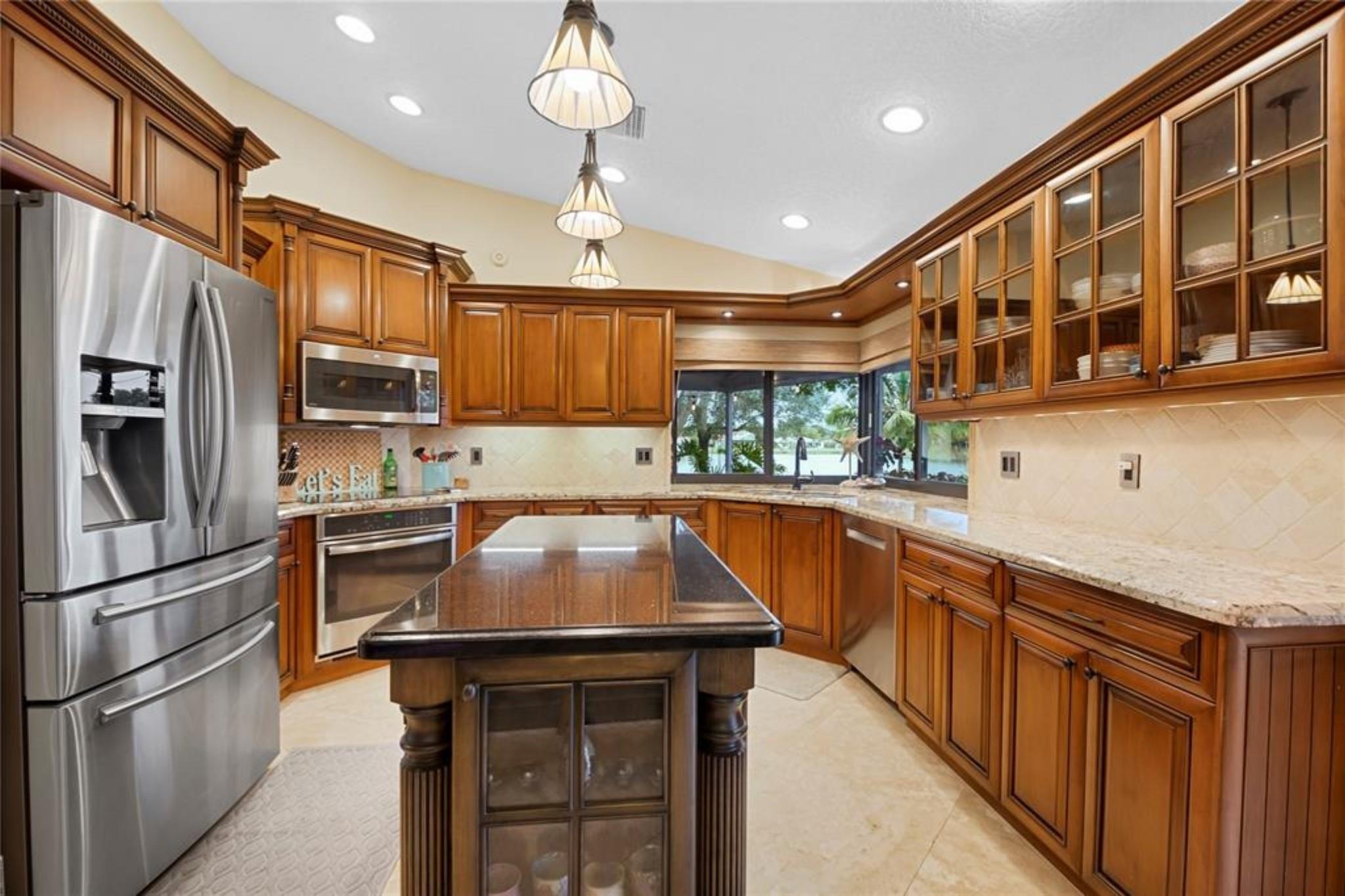 Glenoaks 113-41 B - Residential
