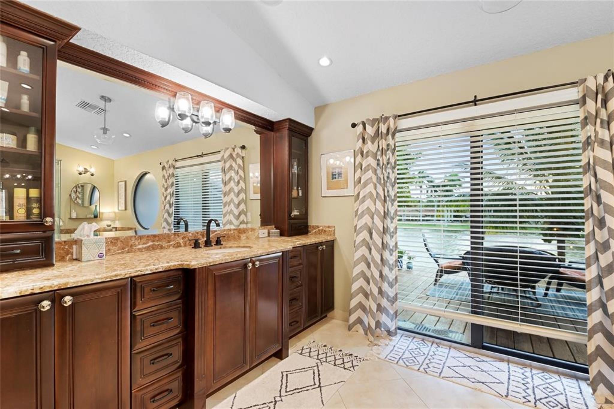 Glenoaks 113-41 B - Residential