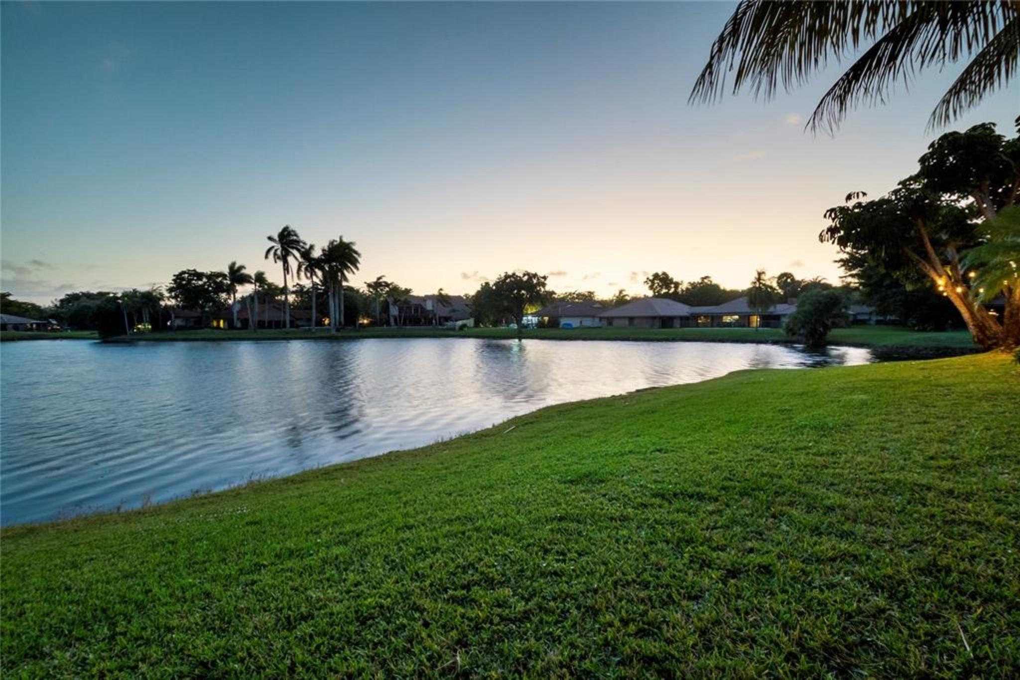 Glenoaks 113-41 B - Residential