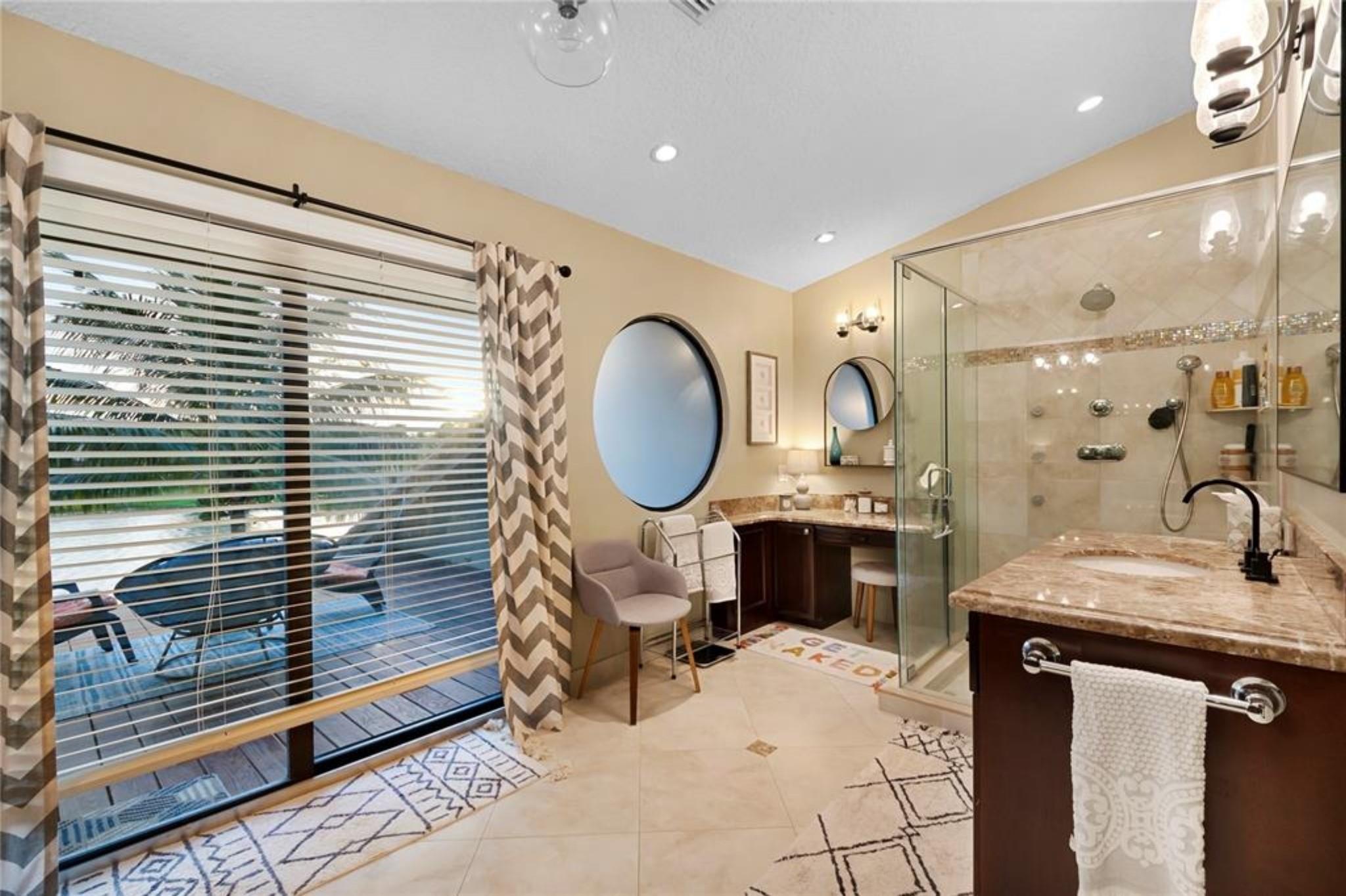 Glenoaks 113-41 B - Residential