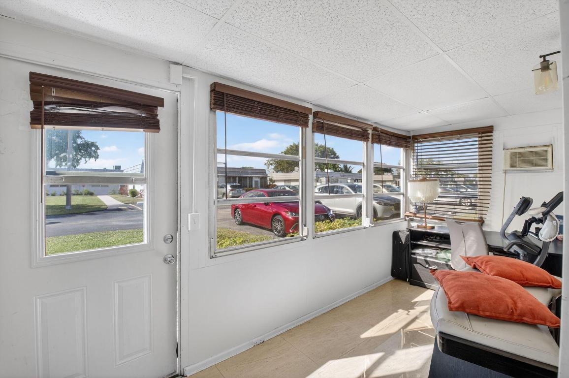 KINGS POINT VALENCIA CONDOS - Residential