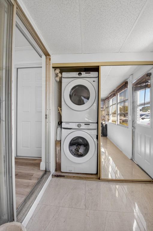 KINGS POINT VALENCIA CONDOS - Residential