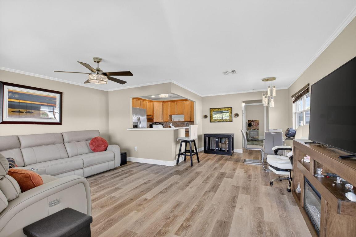 KINGS POINT VALENCIA CONDOS - Residential