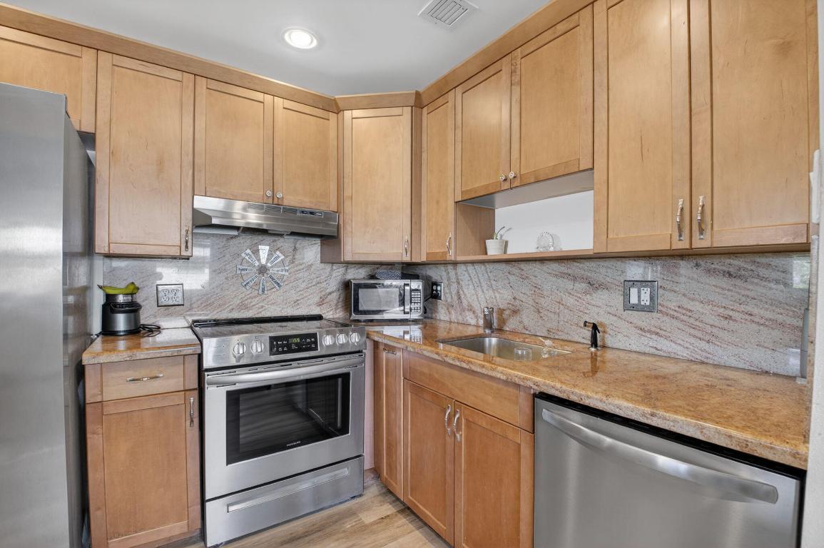 KINGS POINT VALENCIA CONDOS - Residential