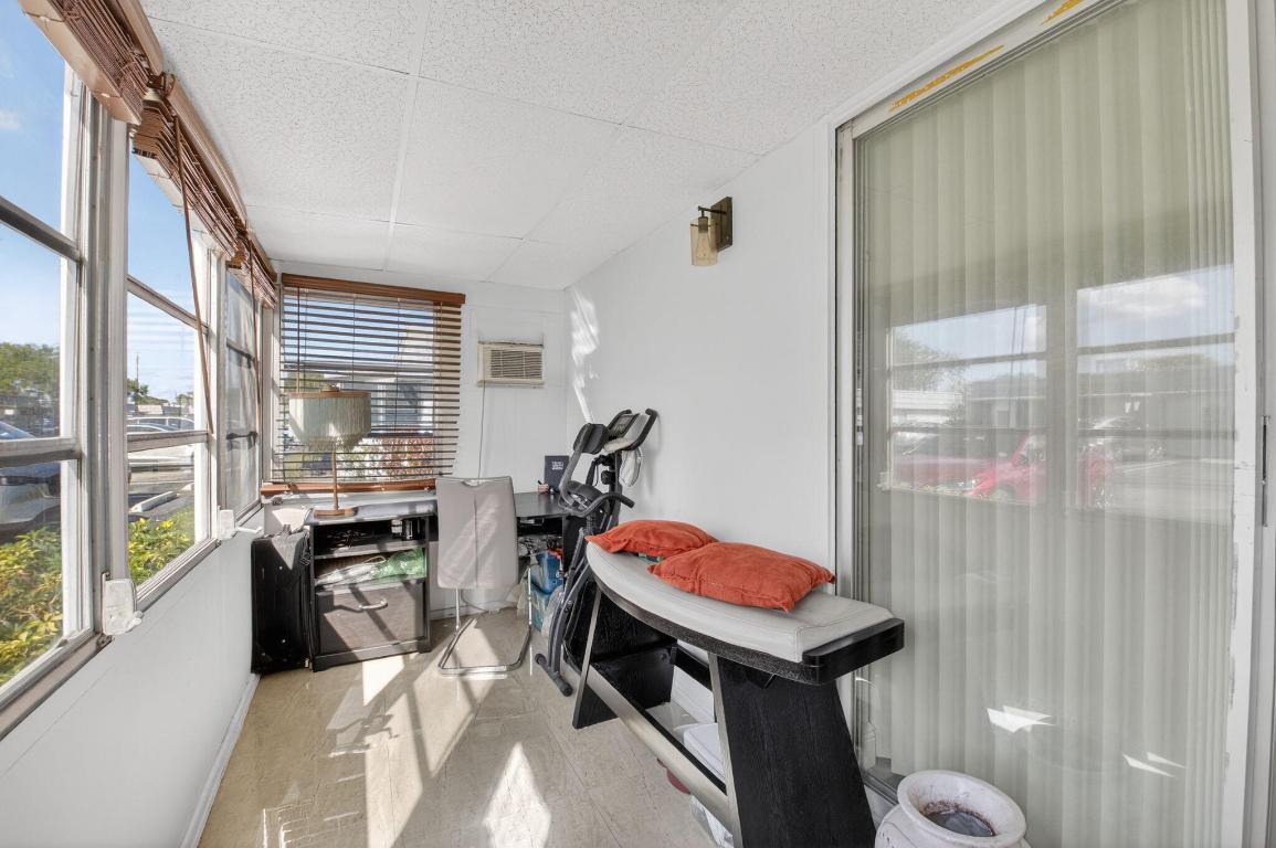 KINGS POINT VALENCIA CONDOS - Residential