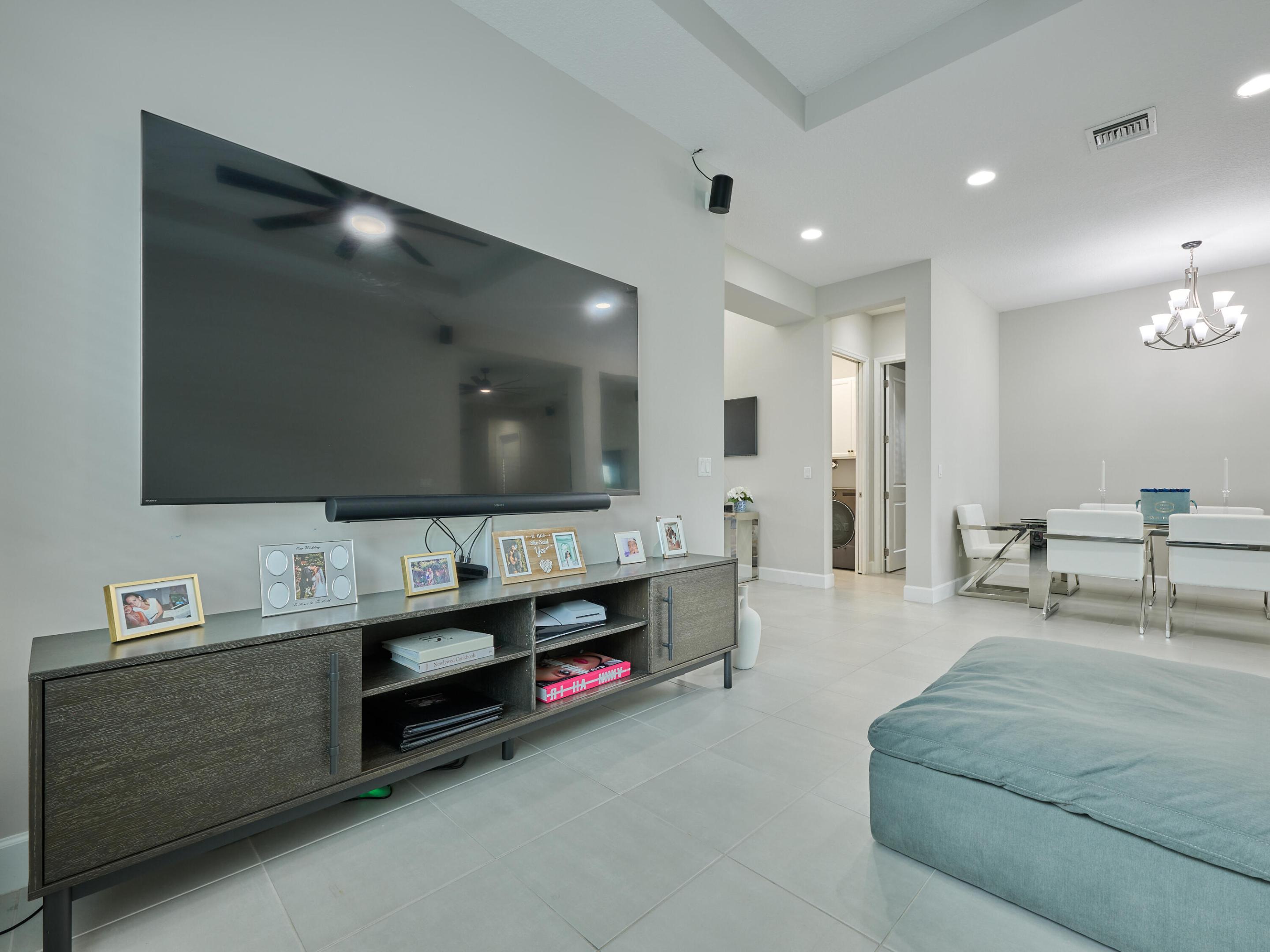 MEADOWS OF WESTLAKE - Residential Lease