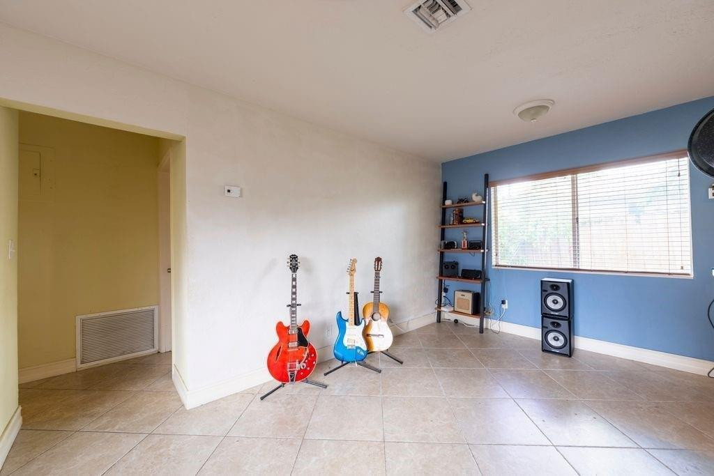 Dolphin Isles - Land