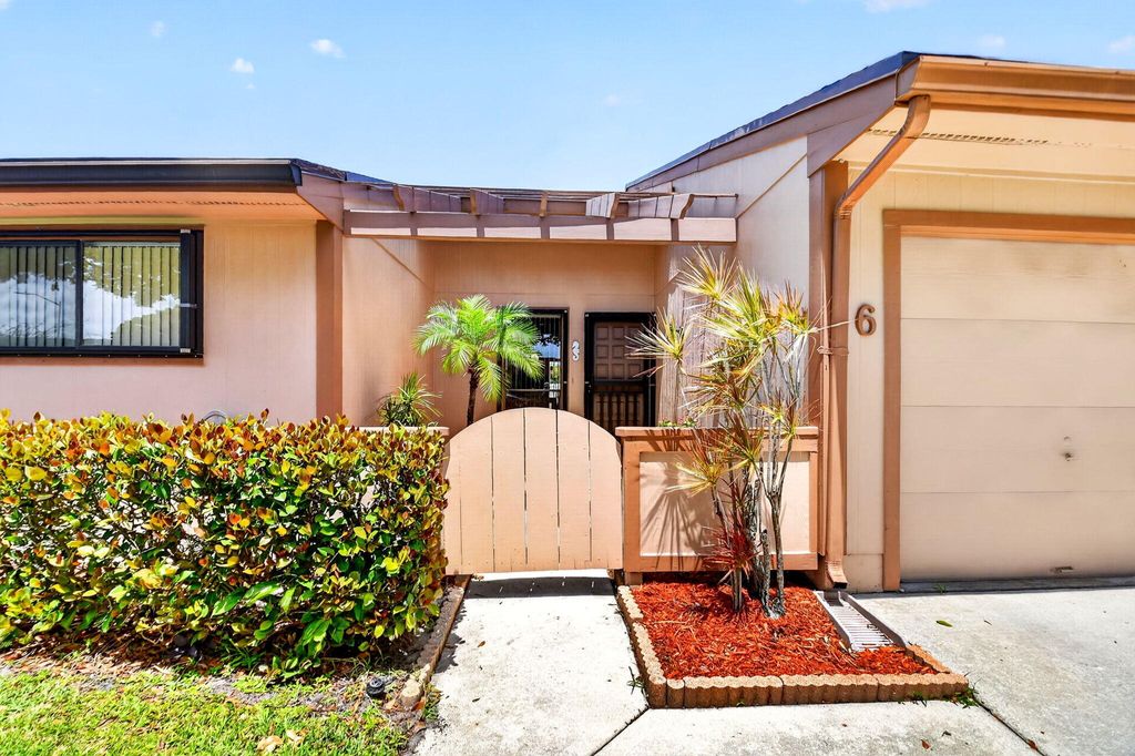 Photo of 6 Farnworth Drive, Boynton Beach, FL 33426 (MLS # B26015918)