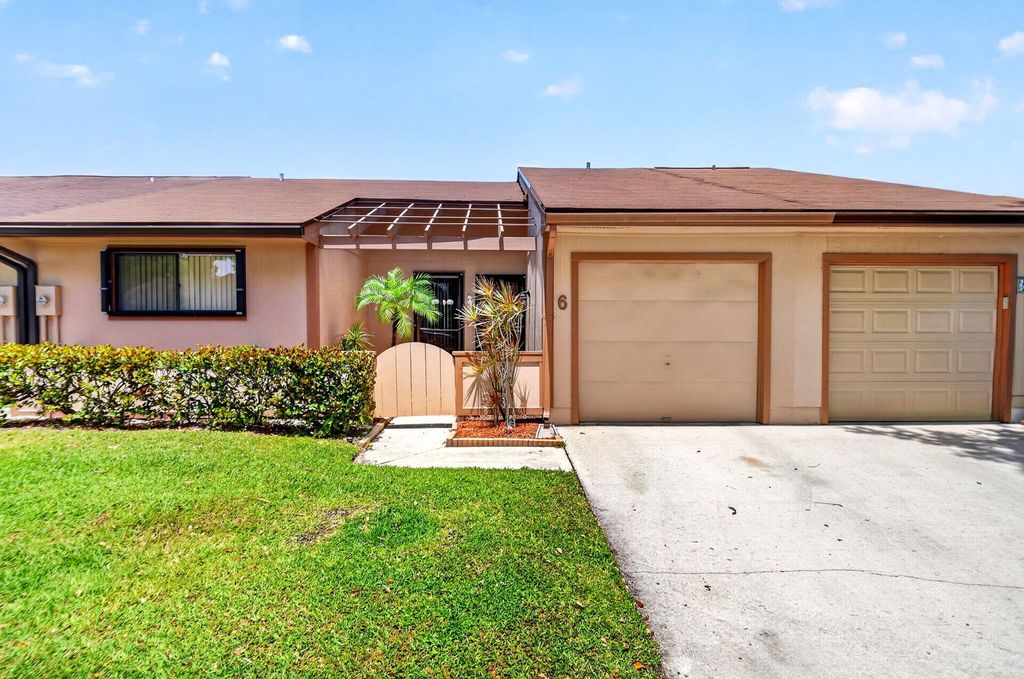 Photo of 6 Farnworth Drive, Boynton Beach, FL 33426 (MLS # B26015918)