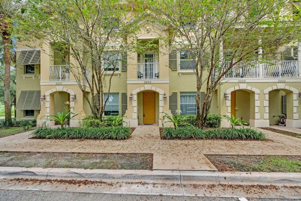 3933 MONARCH LN, COCONUT CREEK, FL 33073 - Image 02226e1cd18016f419bbb4c7fdb01b13/2476094850
