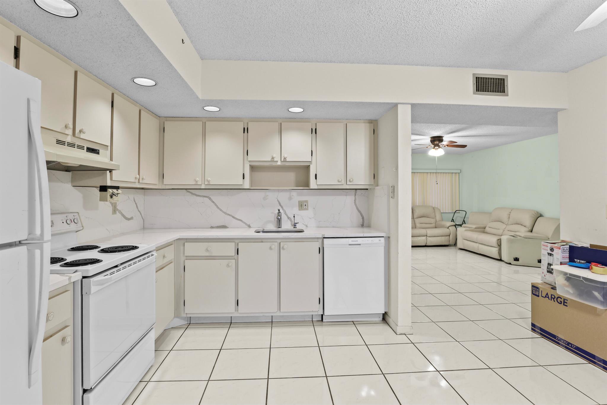 COCONUT PALM CONDO - Residential