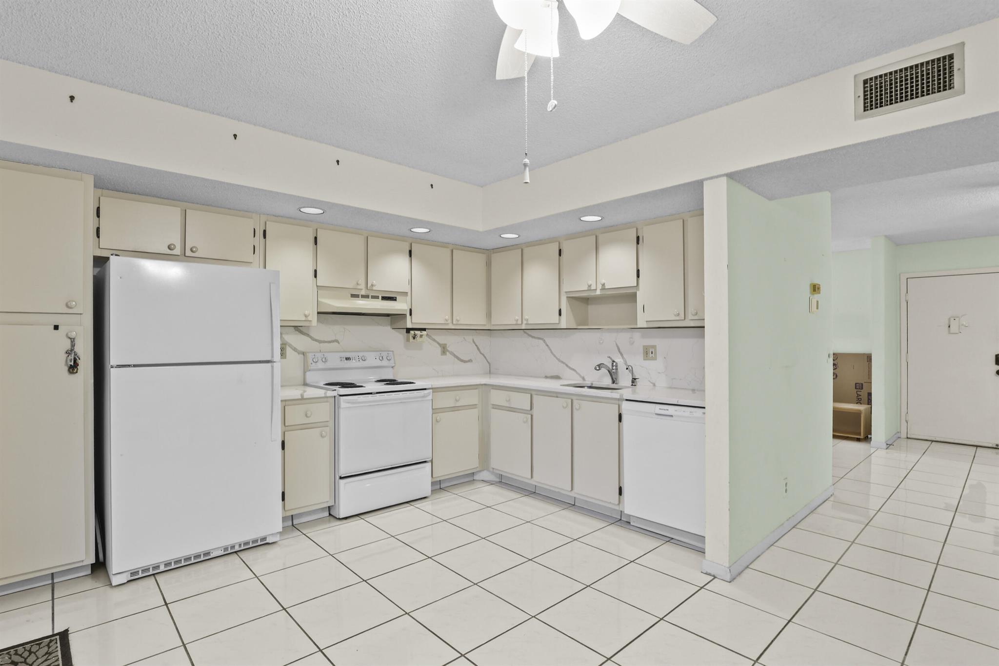 COCONUT PALM CONDO - Residential