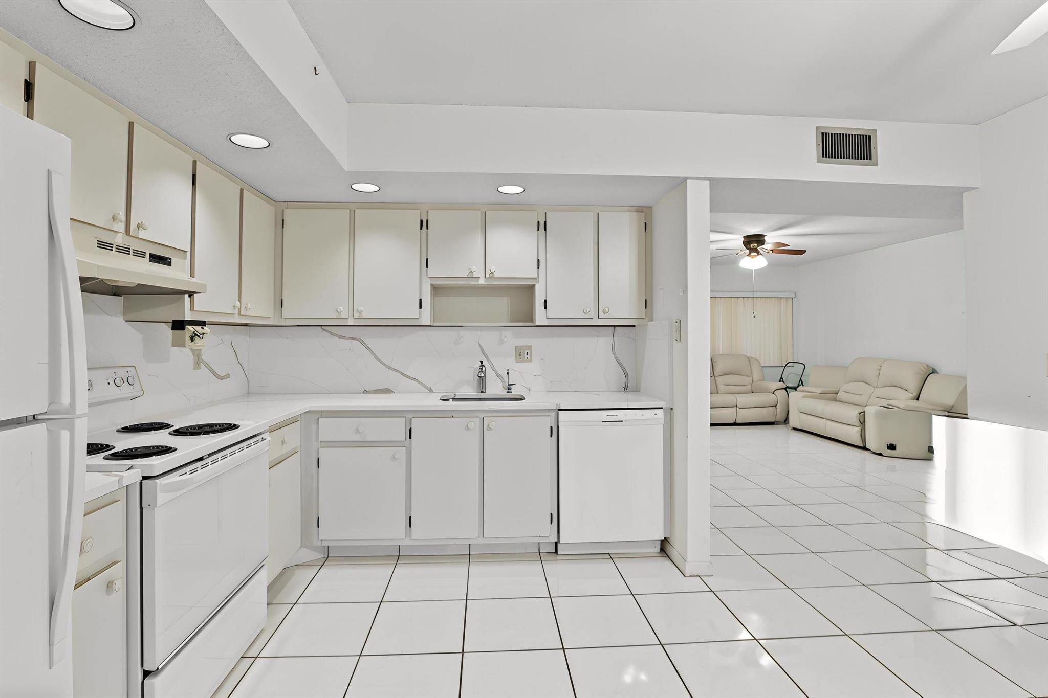 COCONUT PALM CONDO - Residential