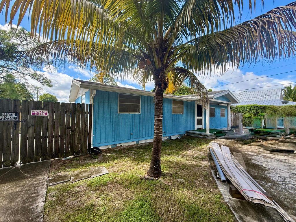 Photo of 3752 SE Lincoln Street, Stuart, FL 34997 (MLS # R11118572)