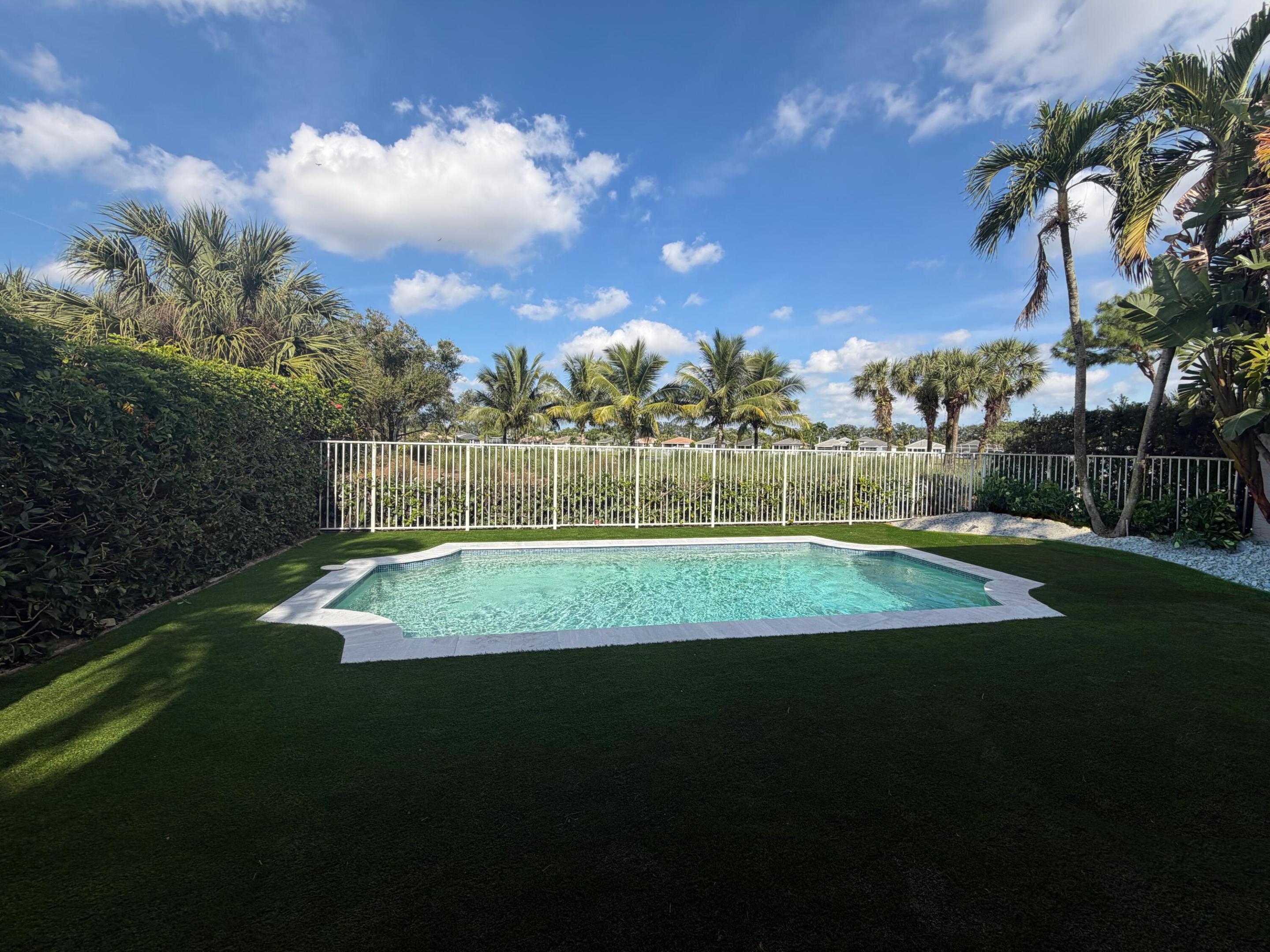 ADDISON RESERVE PARS 7 AND 8 - Residential