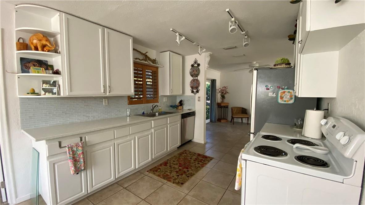 Tropic Palms 02 - Residential