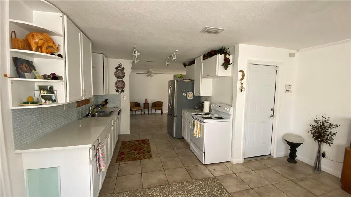 Tropic Palms 02 - Residential