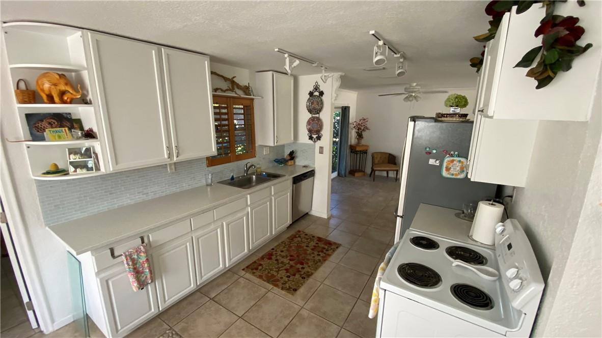 Tropic Palms 02 - Residential