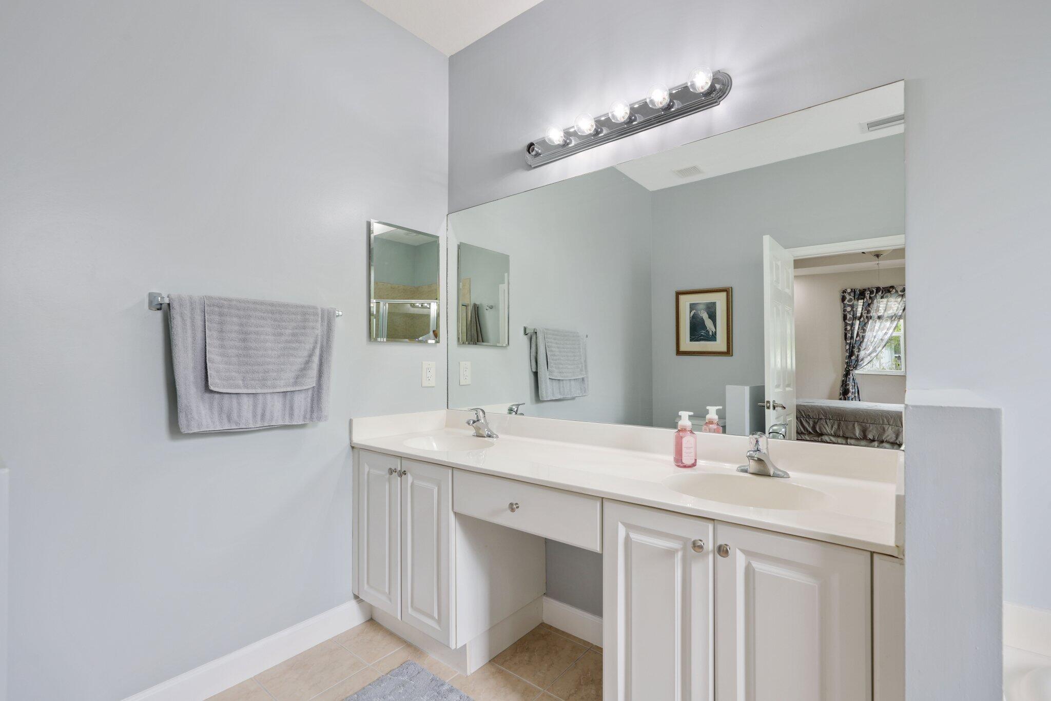 PALOMA LAKES CONDOMINIUM - Residential