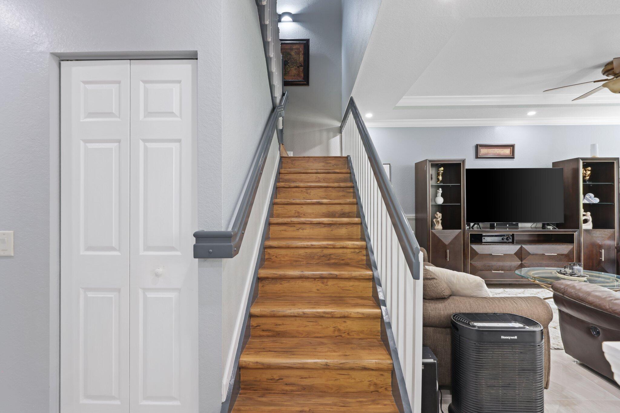 PALOMA LAKES CONDOMINIUM - Residential