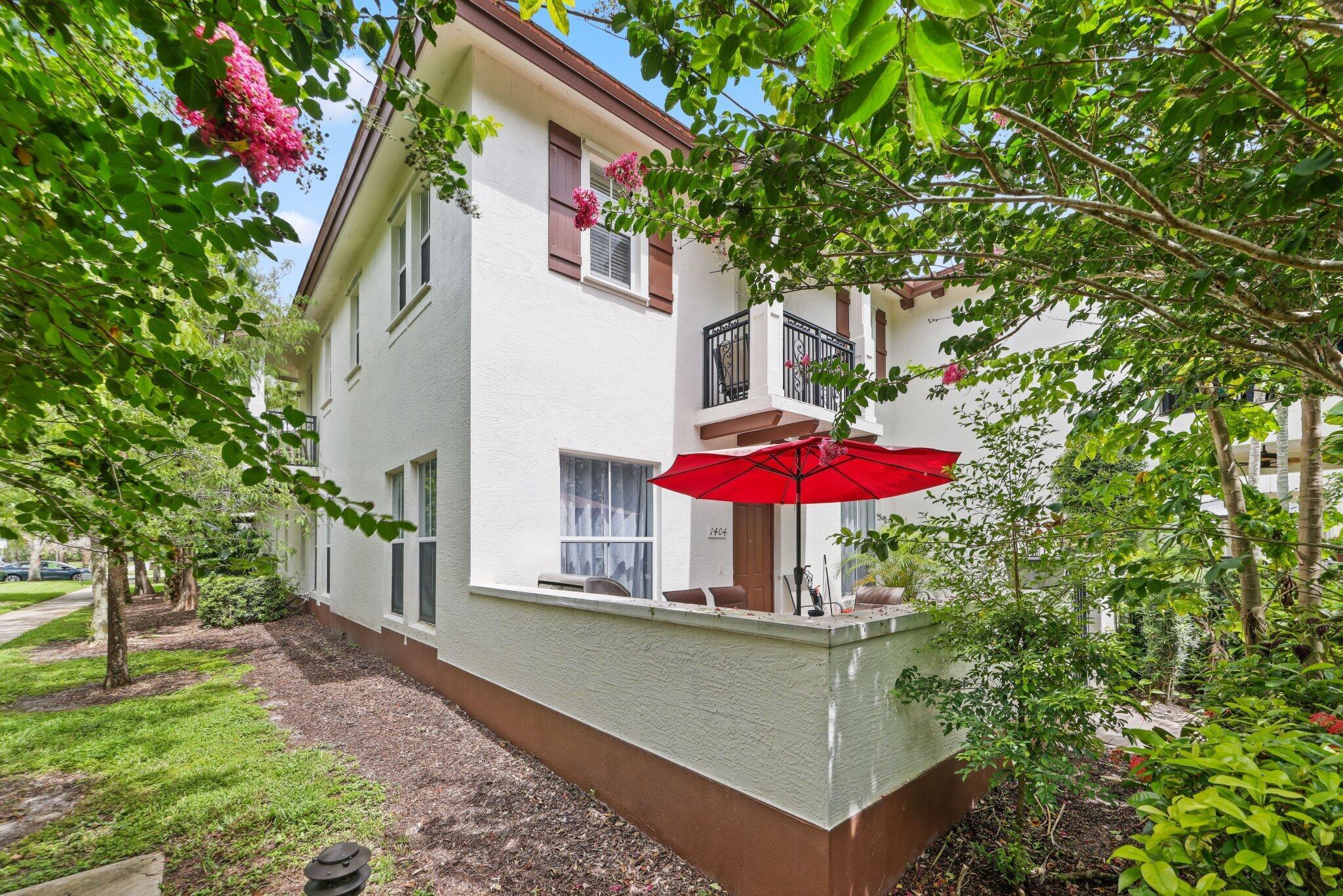 PALOMA LAKES CONDOMINIUM - Residential