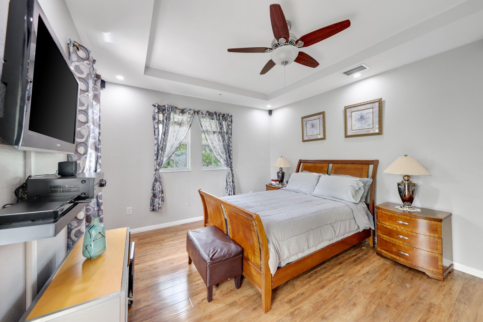 PALOMA LAKES CONDOMINIUM - Residential