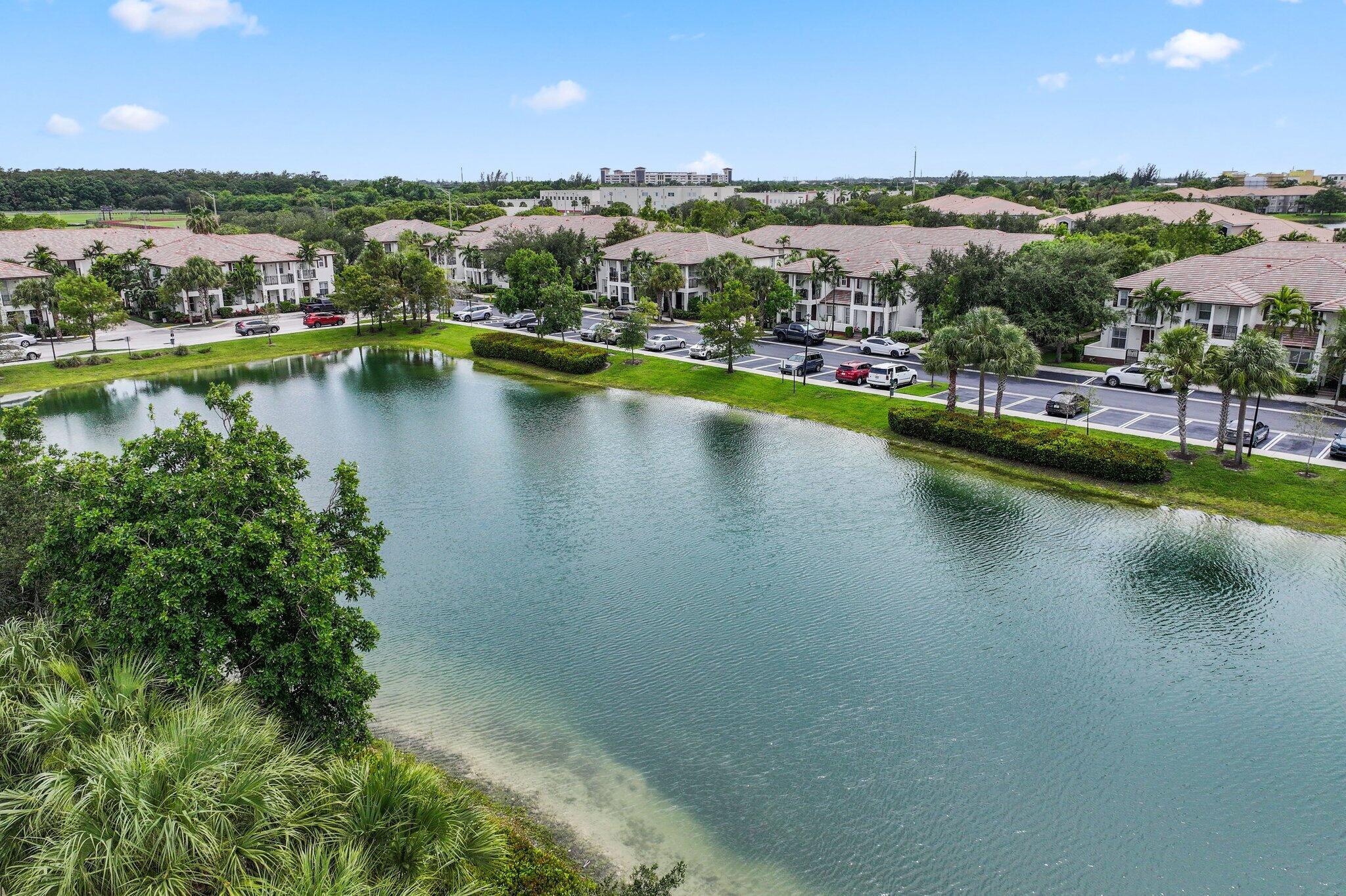 PALOMA LAKES CONDOMINIUM - Residential