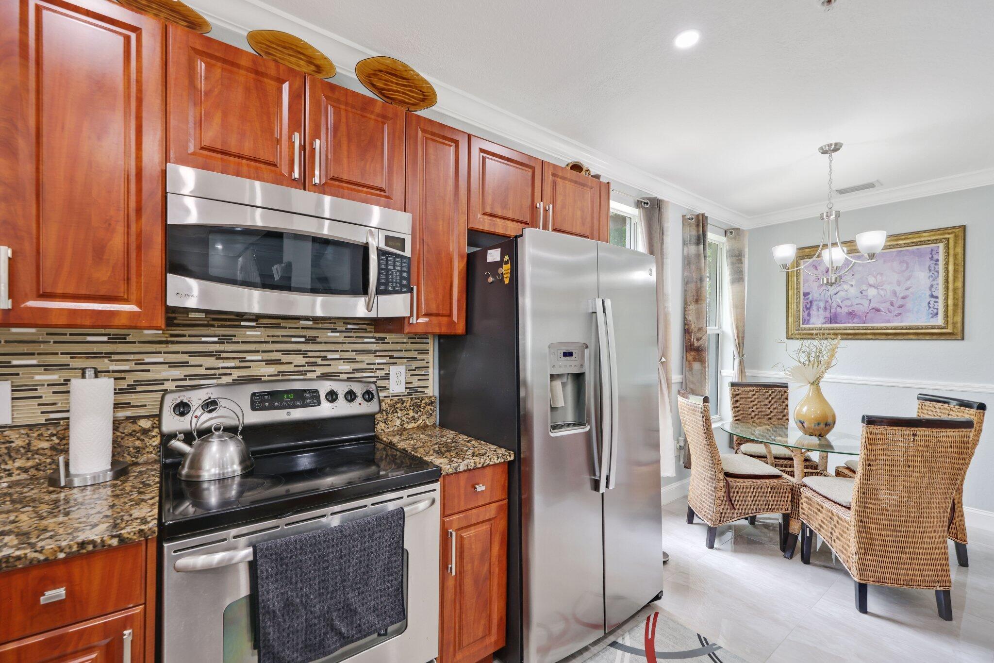 PALOMA LAKES CONDOMINIUM - Residential