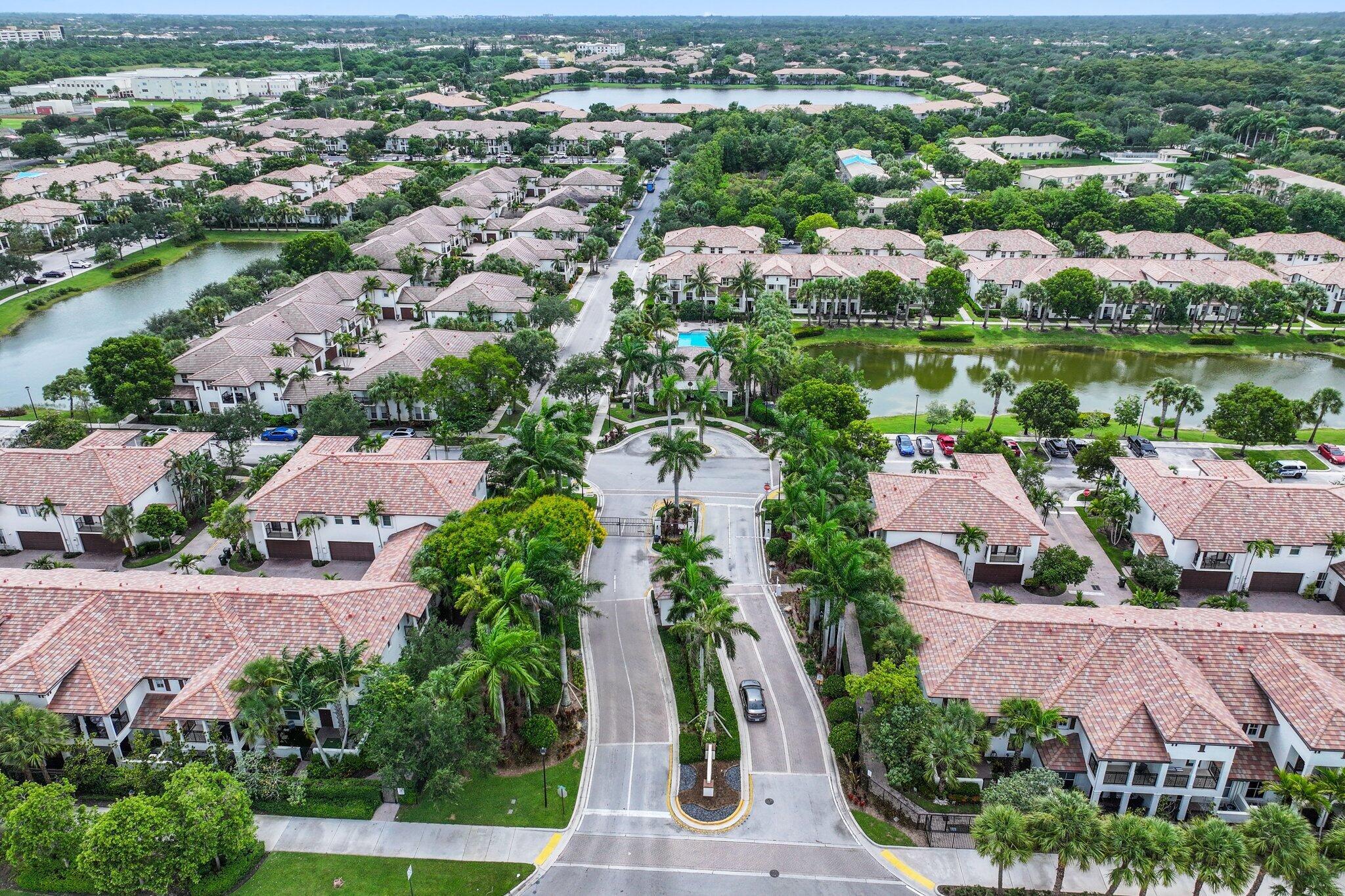 PALOMA LAKES CONDOMINIUM - Residential