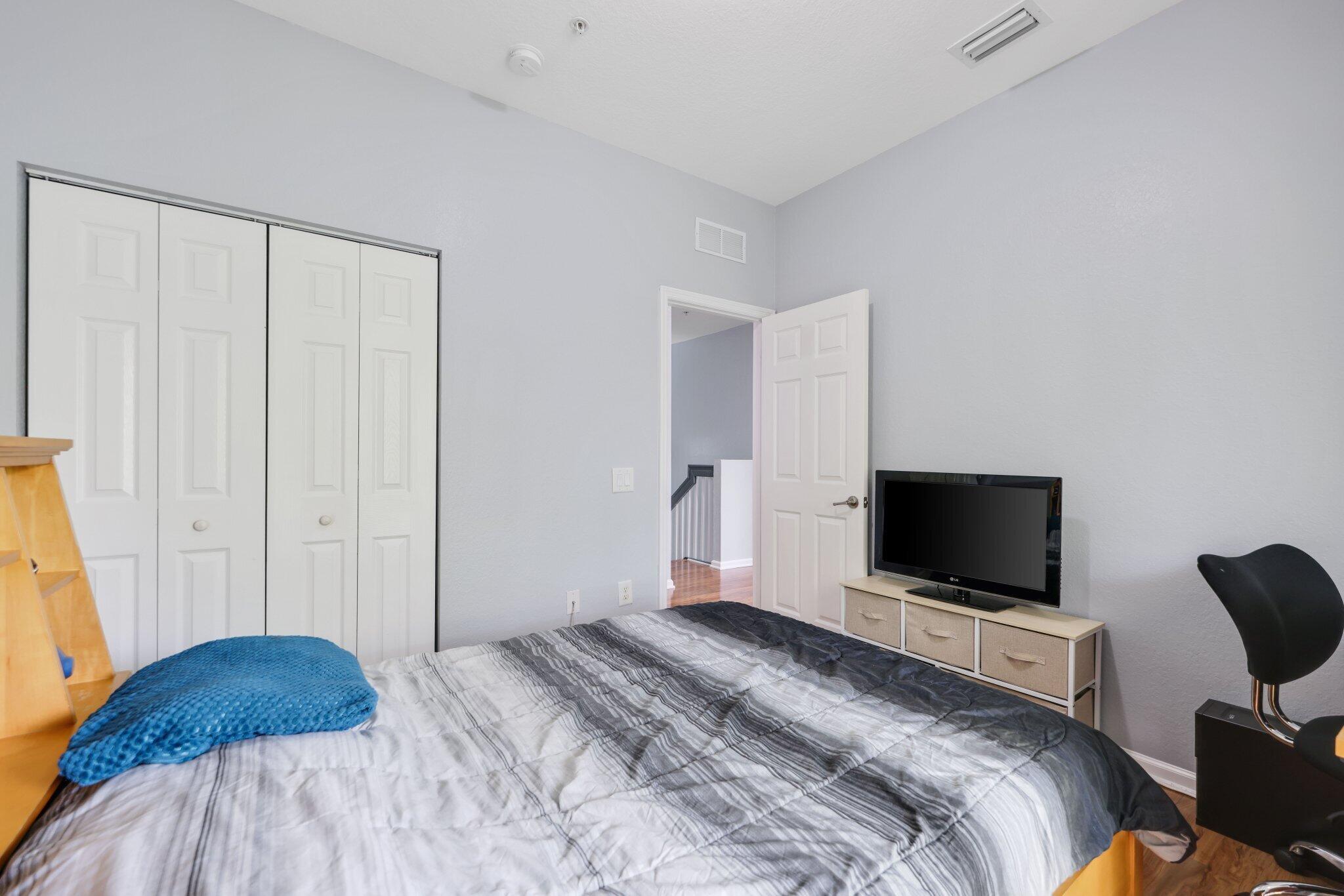 PALOMA LAKES CONDOMINIUM - Residential