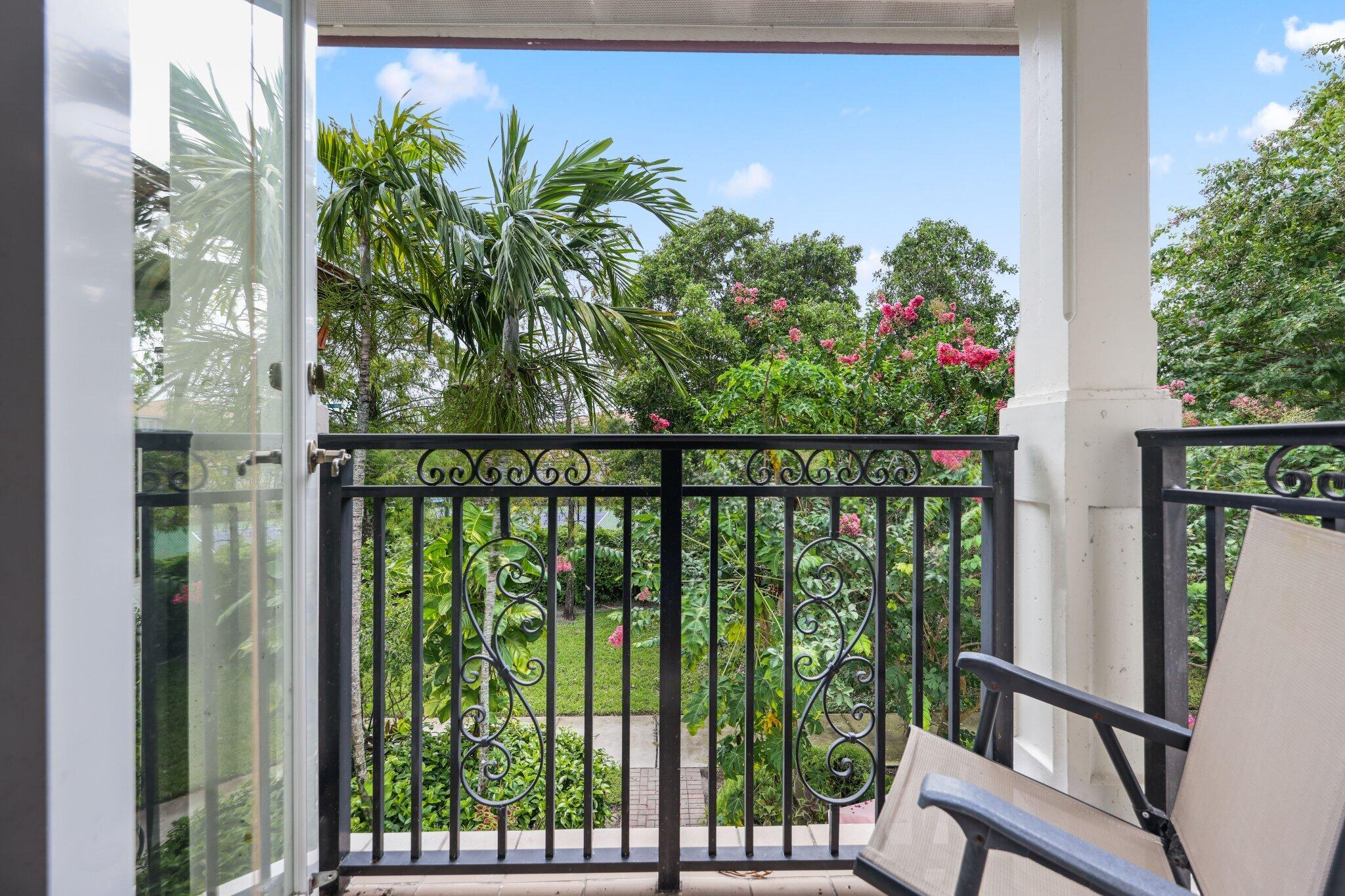 PALOMA LAKES CONDOMINIUM - Residential